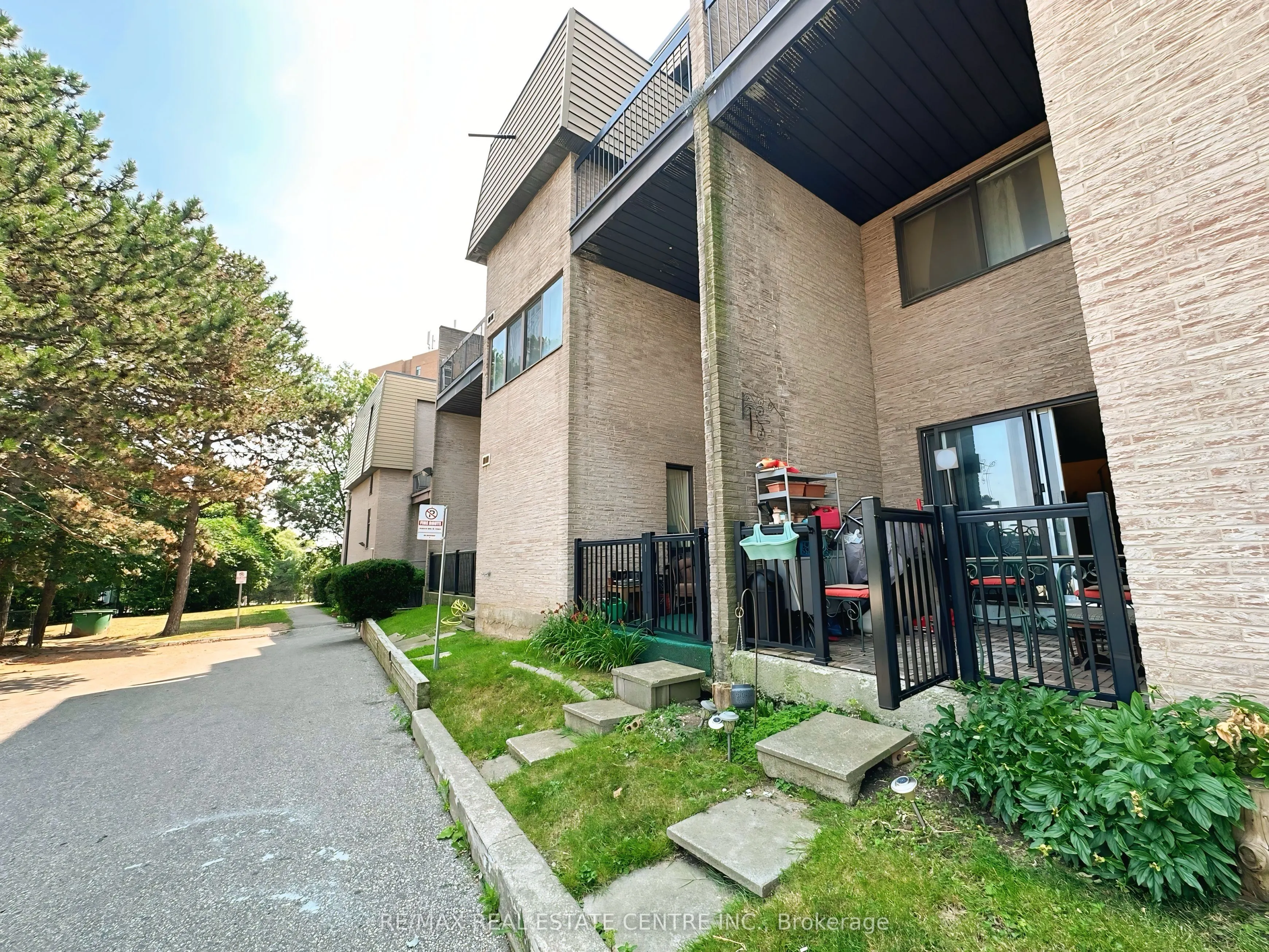 2095 Roche Court, #111
