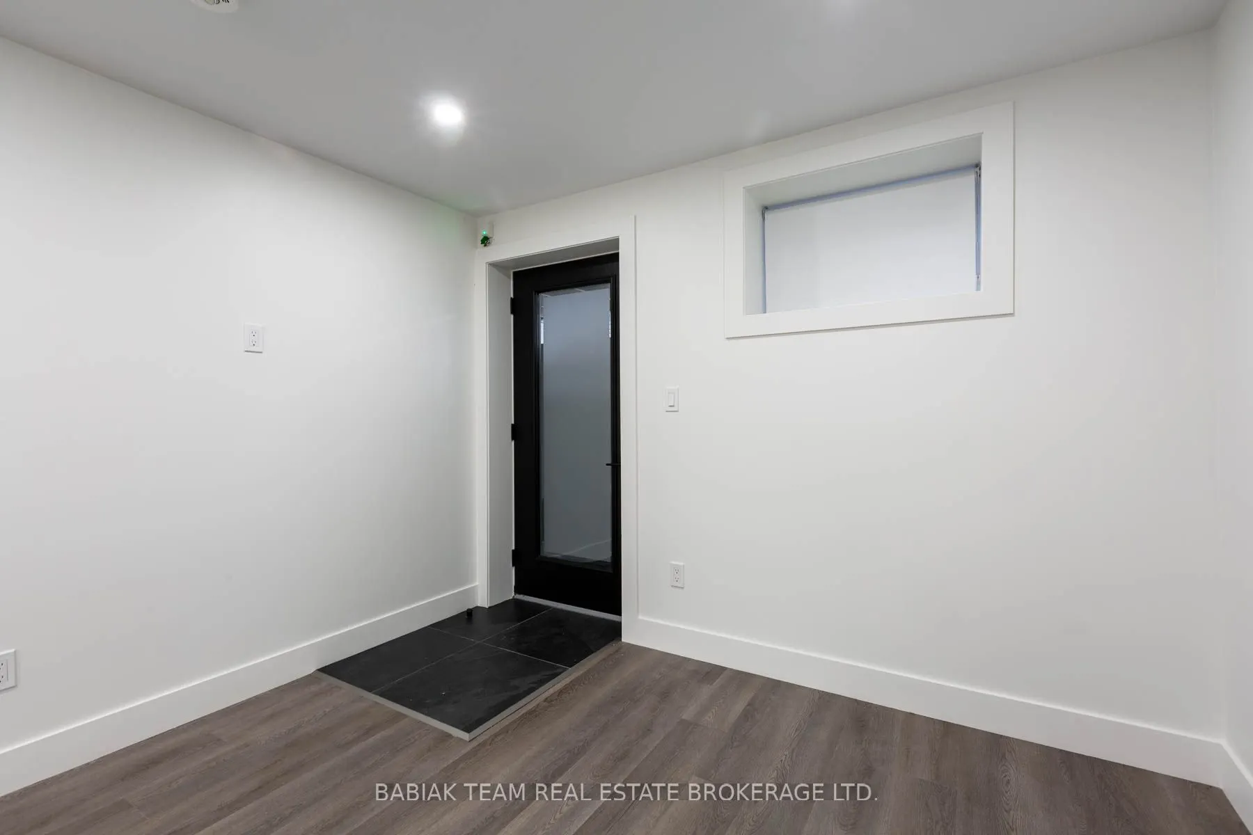 456 Armadale Avenue, #B2