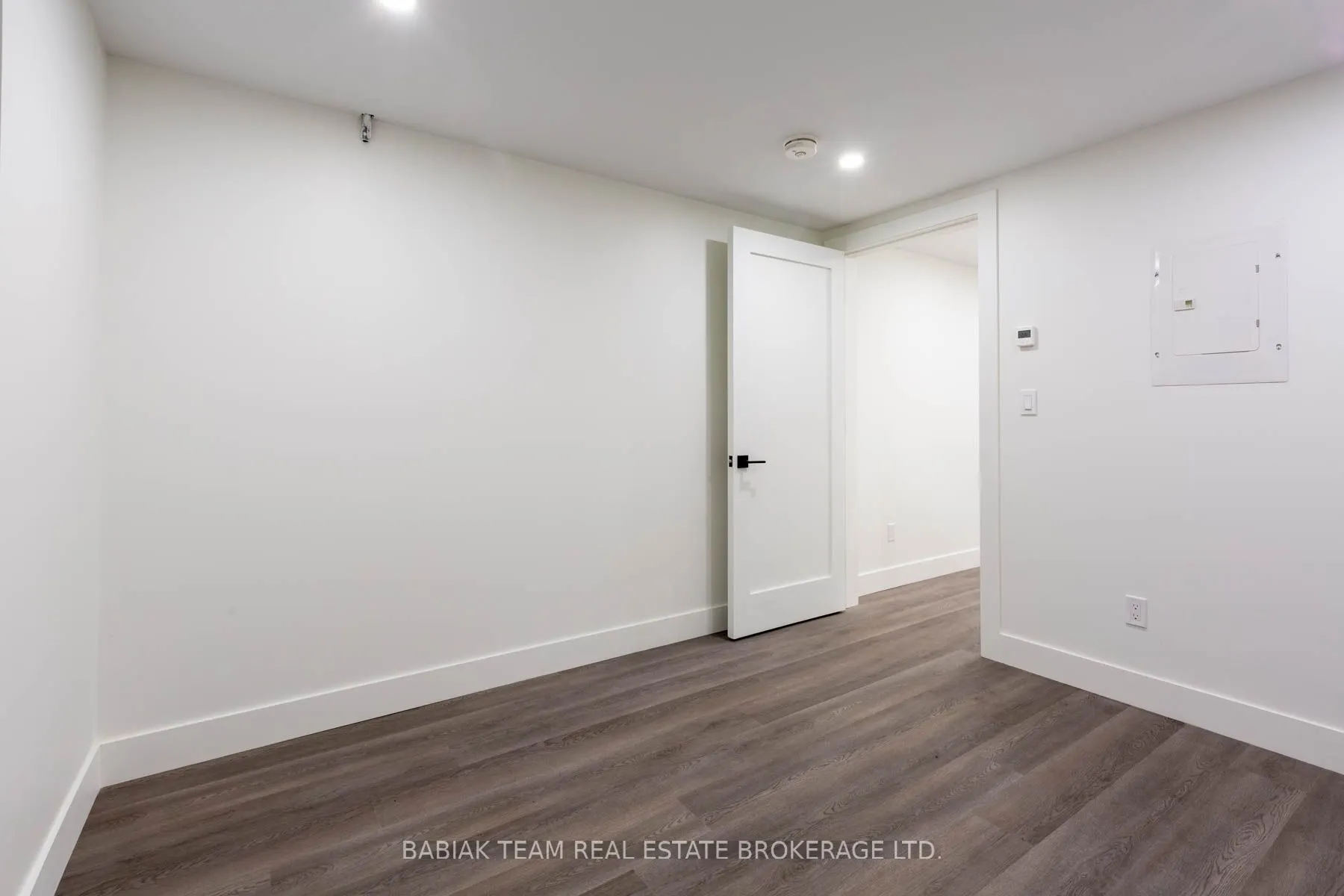 456 Armadale Avenue, #B2