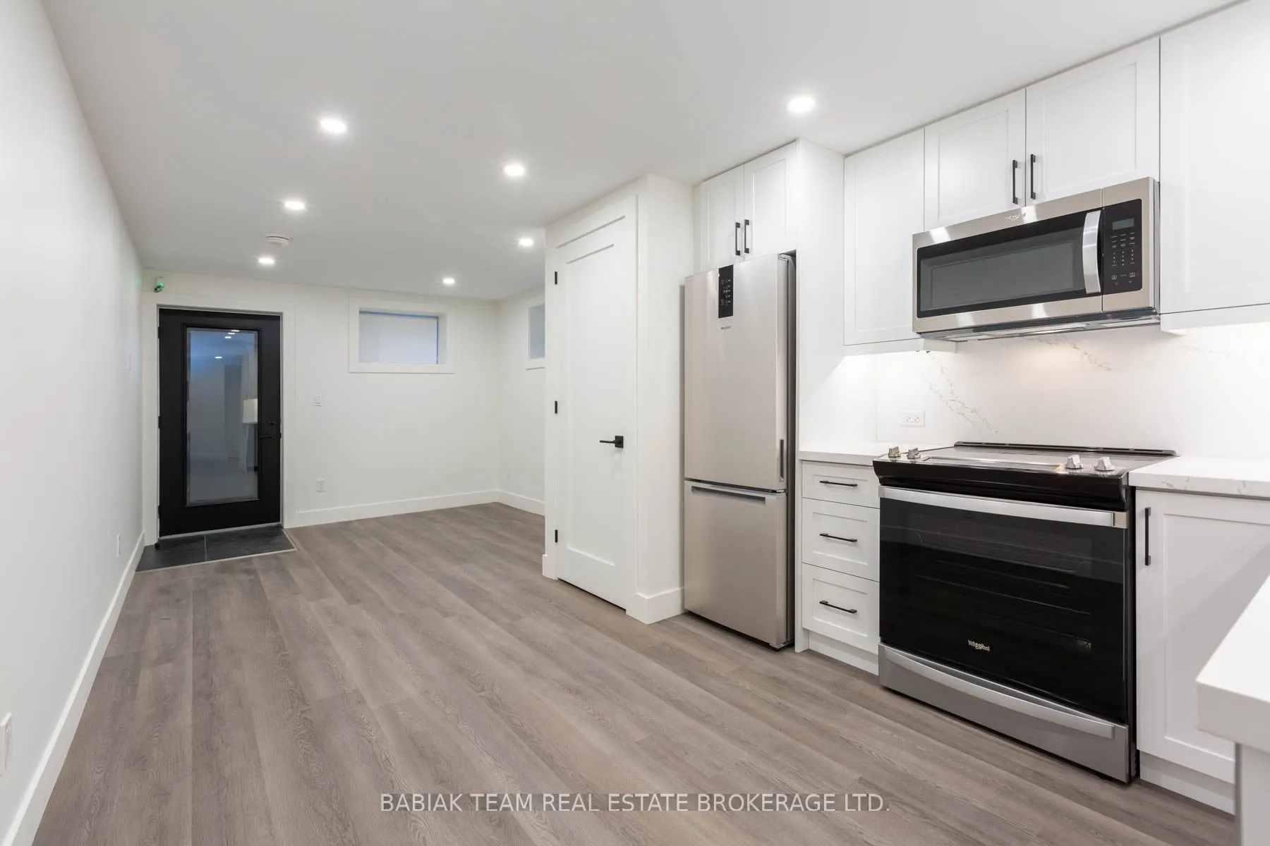 456 Armadale Avenue, #B2