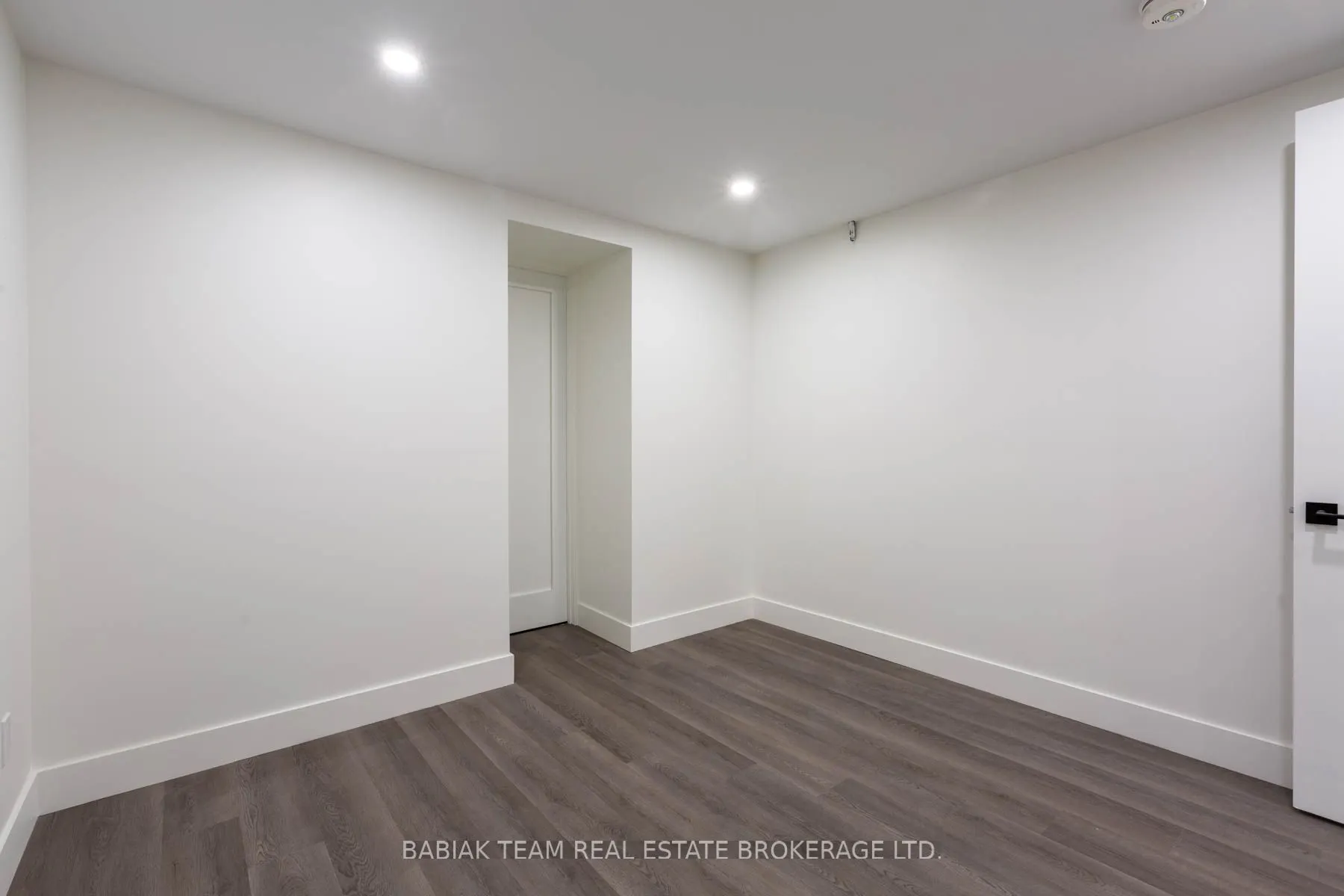 456 Armadale Avenue, #B2