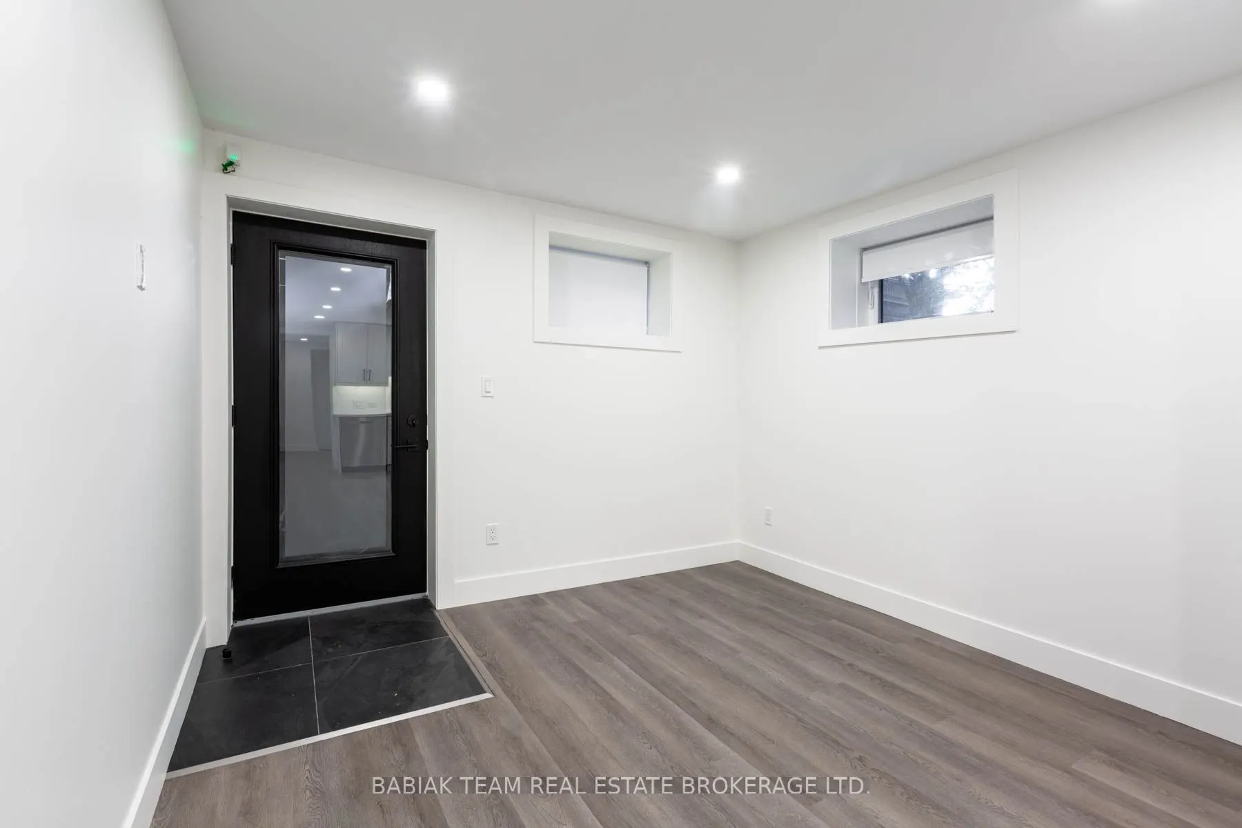 456 Armadale Avenue, #B2