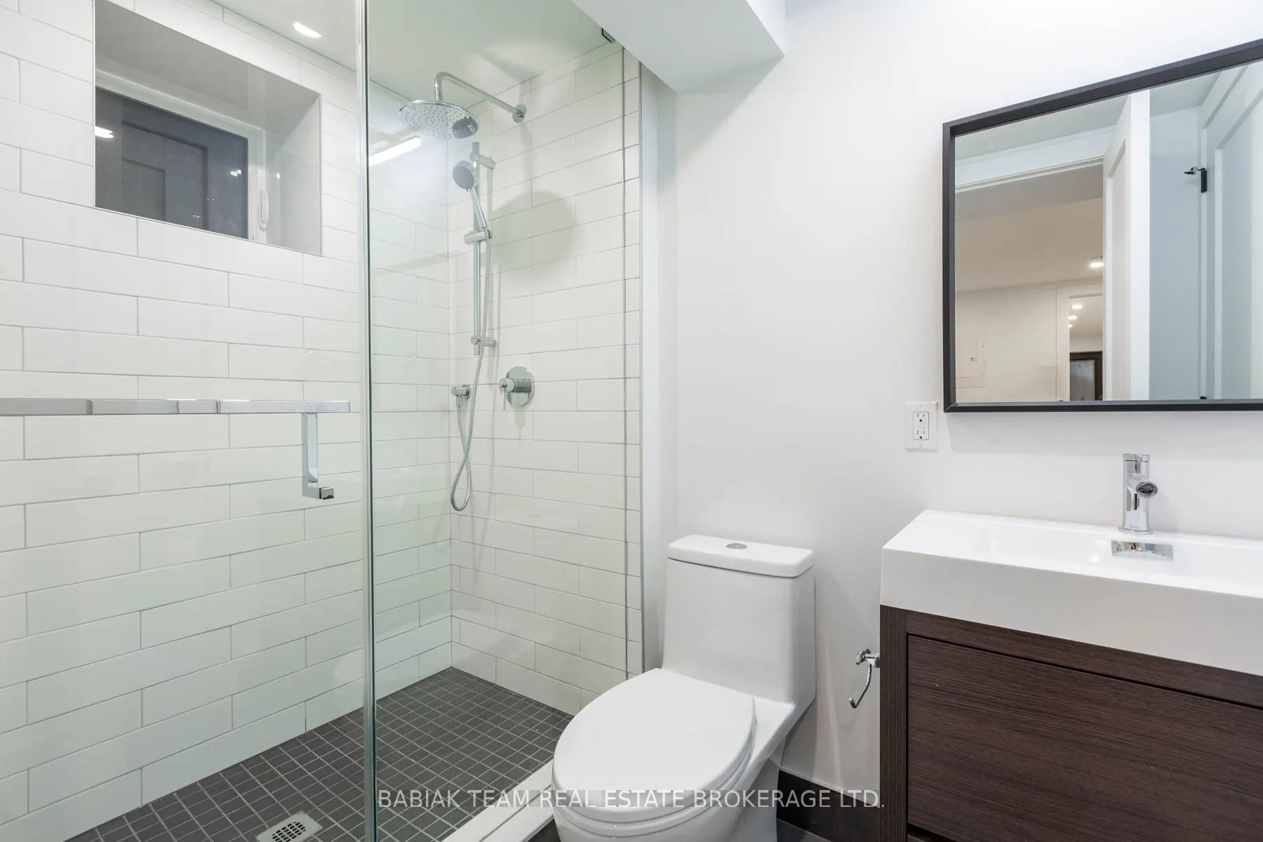 456 Armadale Avenue, #B2