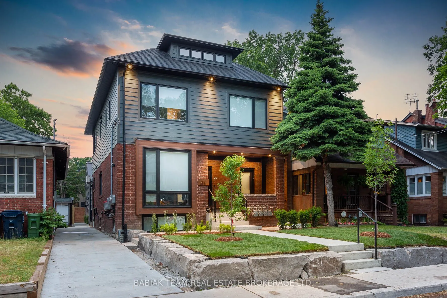 456 Armadale Avenue, #B2