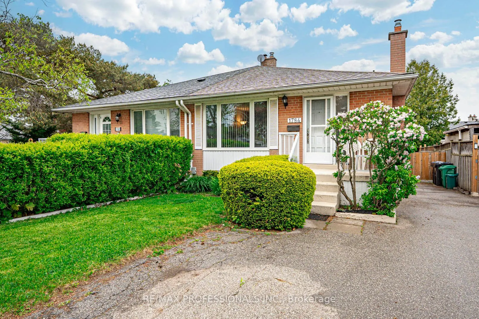 1784 Sandgate Crescent