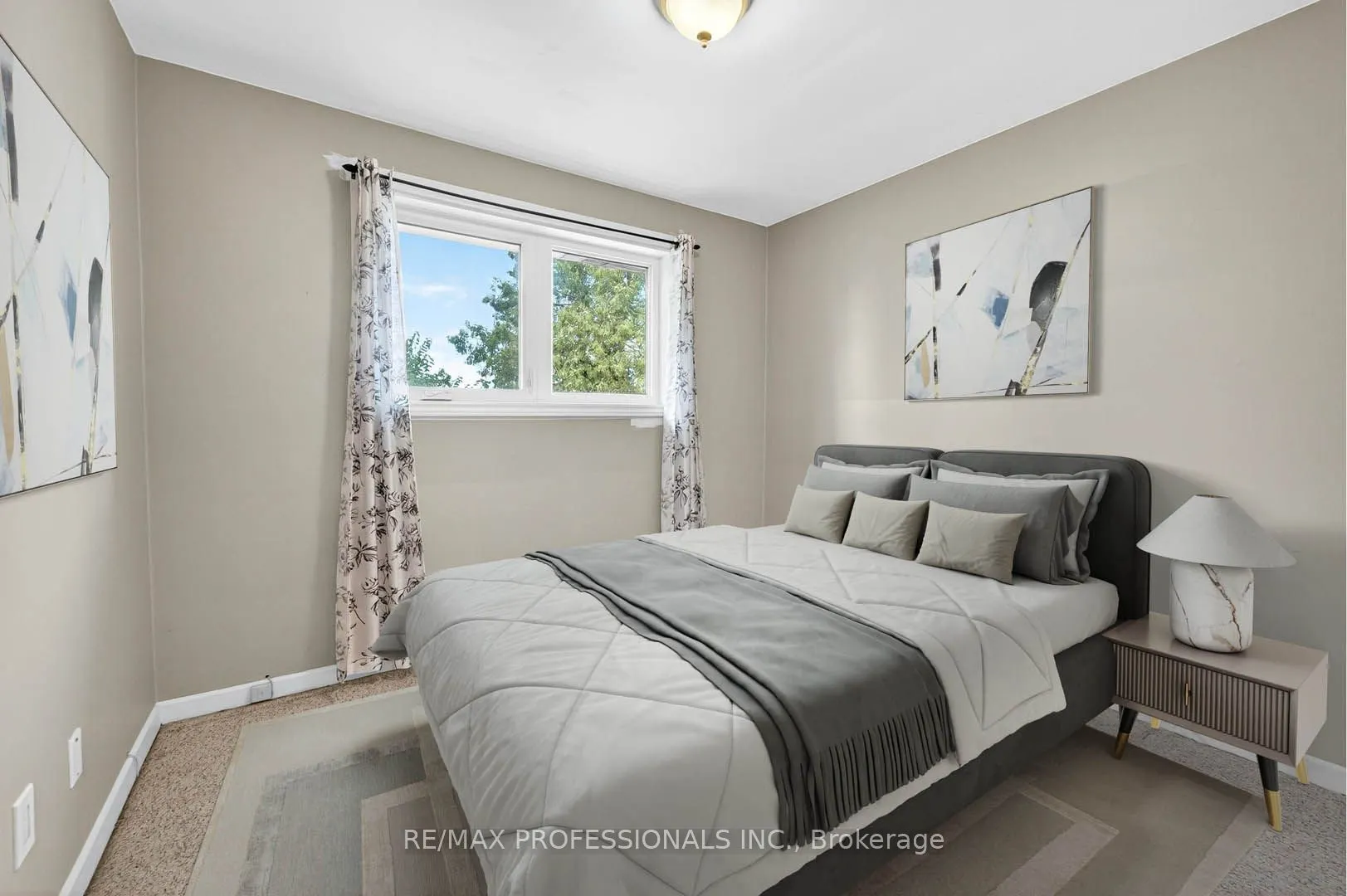 1784 Sandgate Crescent