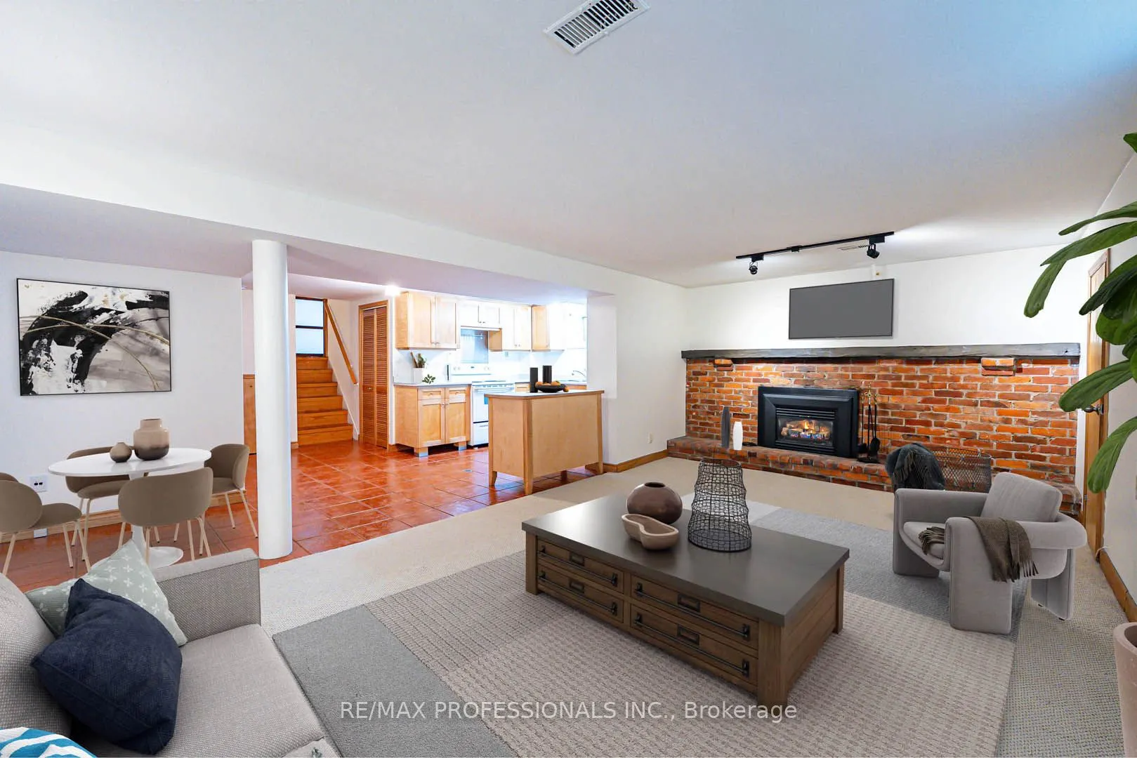 1784 Sandgate Crescent