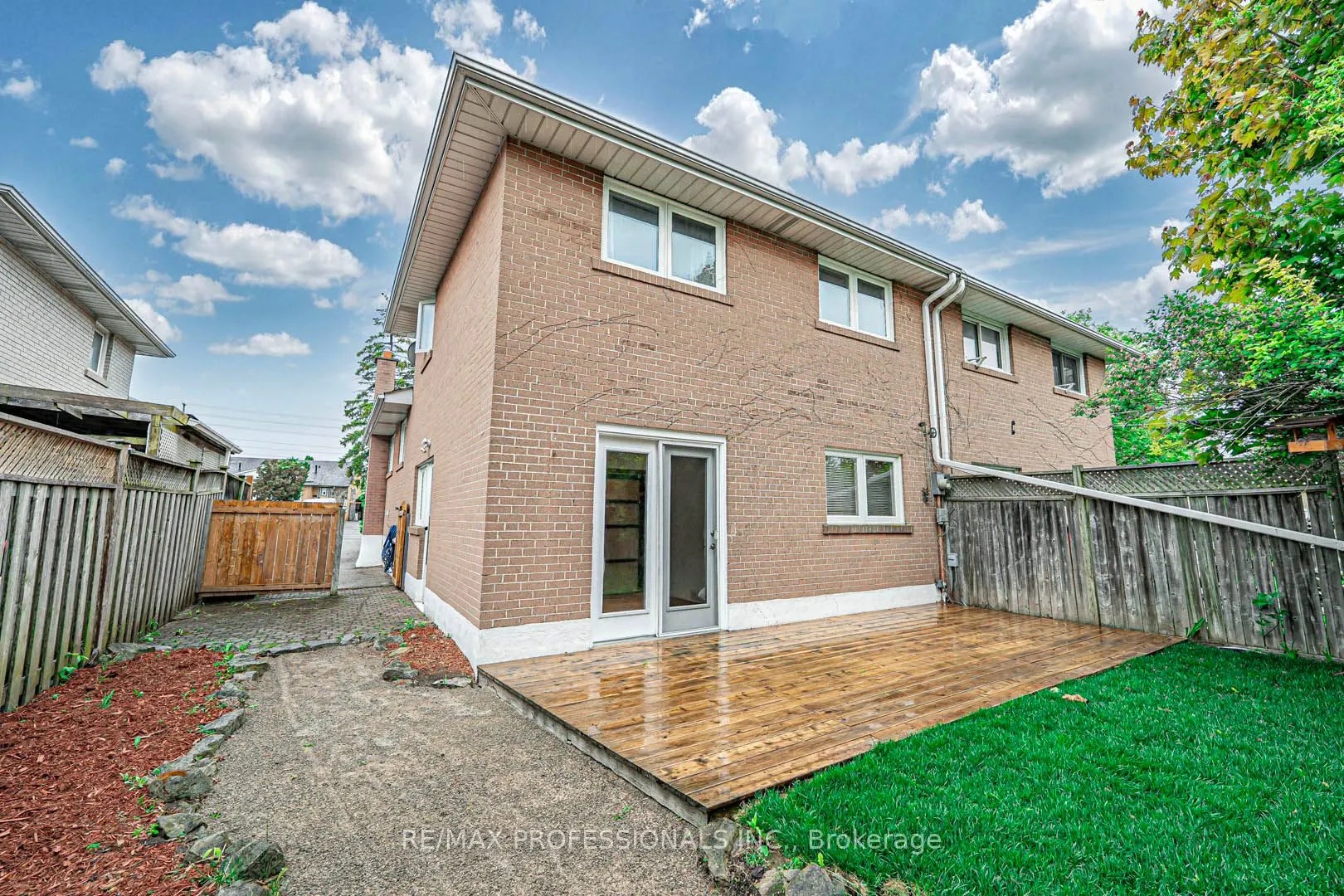 1784 Sandgate Crescent
