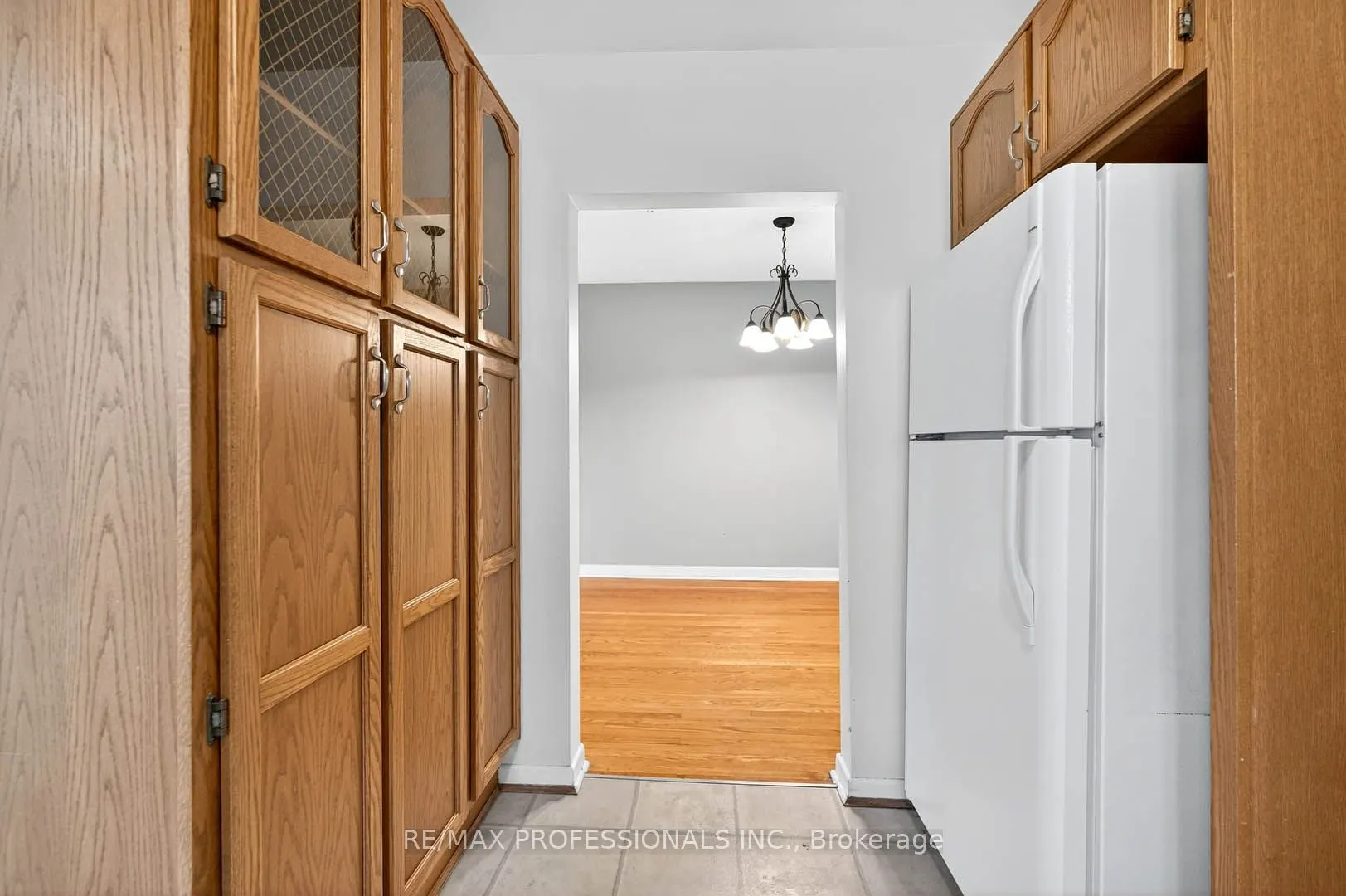 1784 Sandgate Crescent