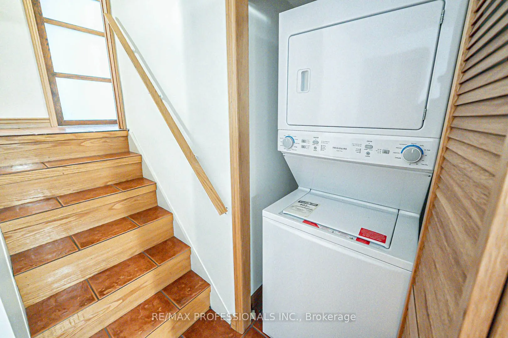 1784 Sandgate Crescent