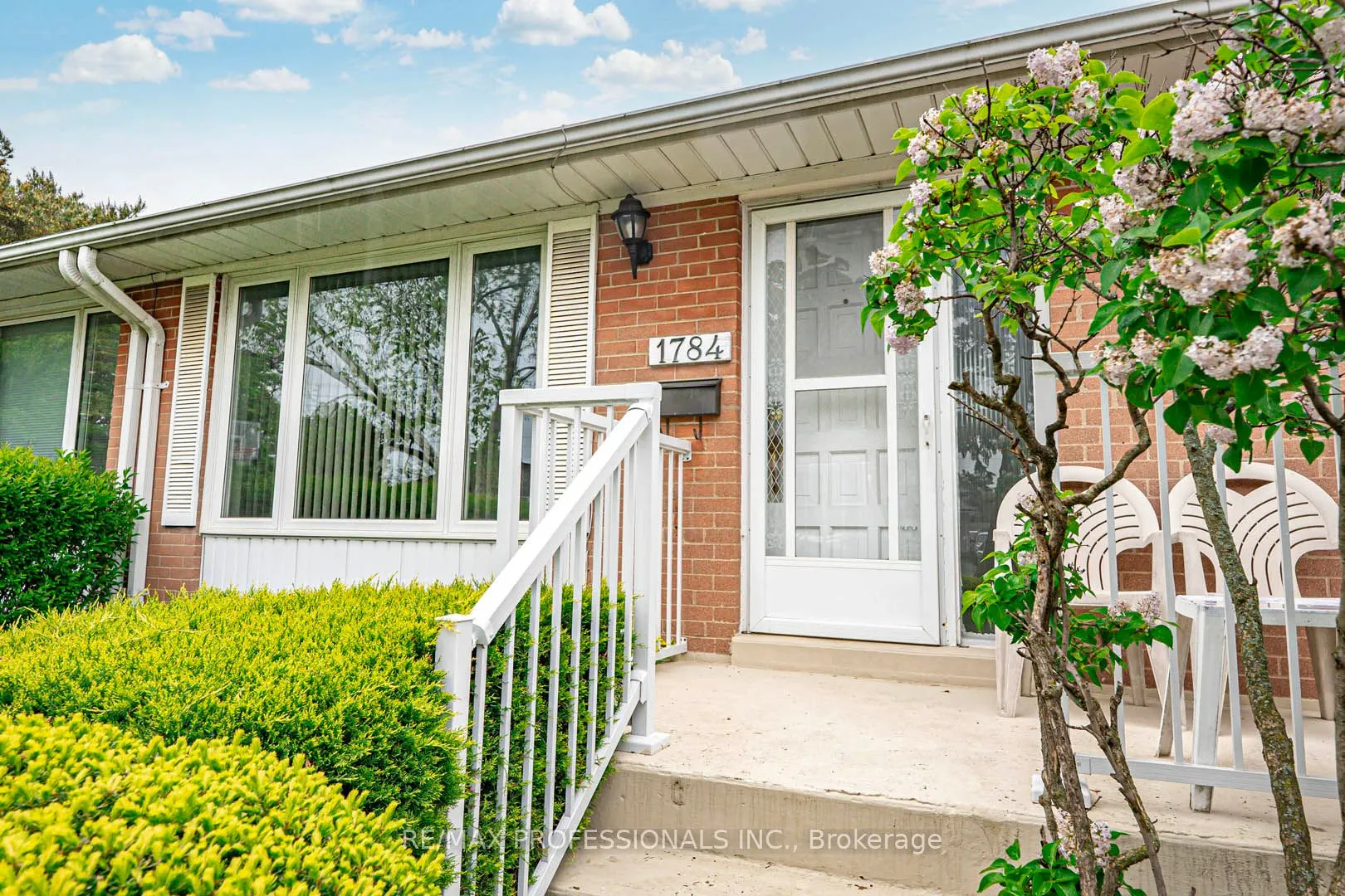 1784 Sandgate Crescent