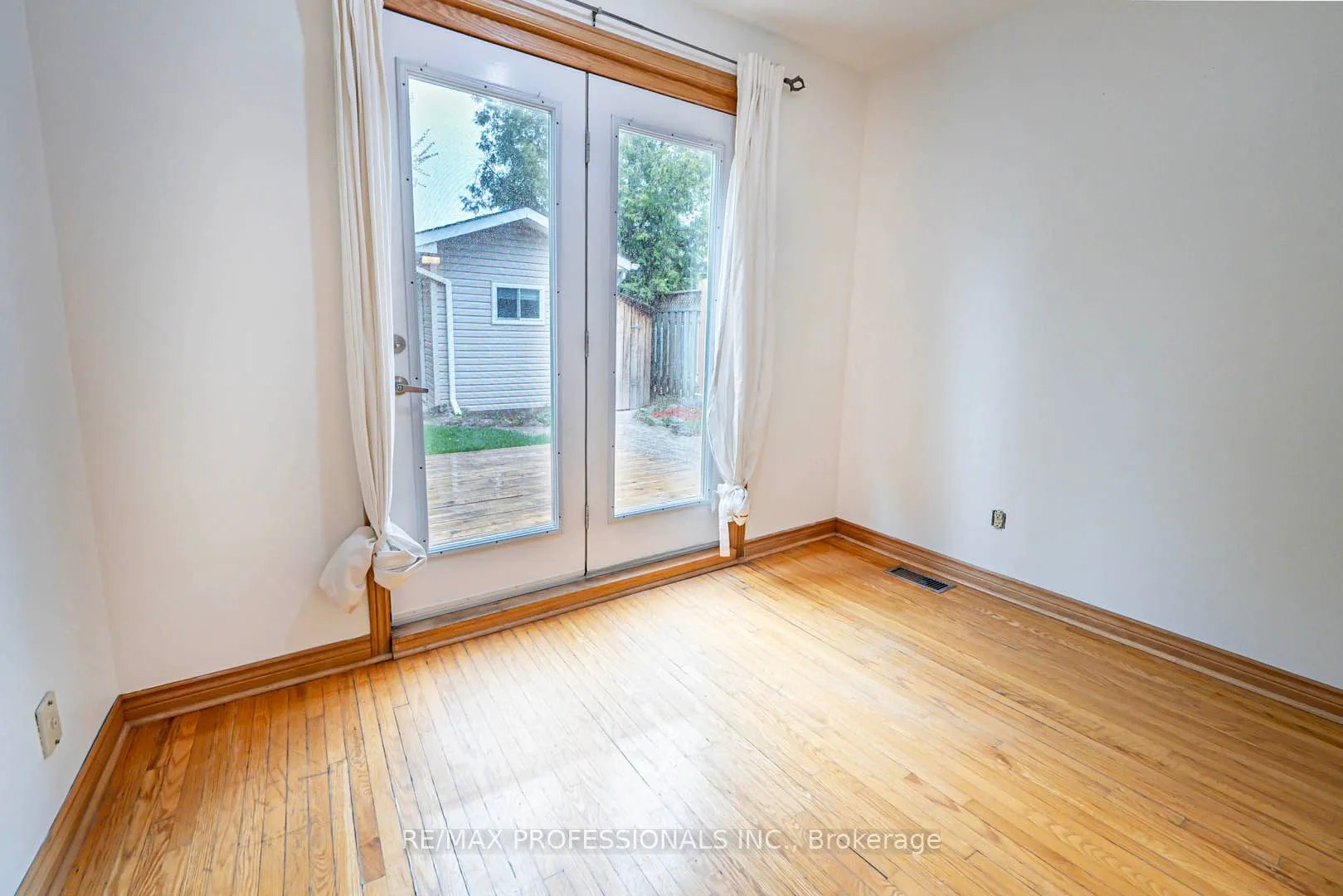 1784 Sandgate Crescent