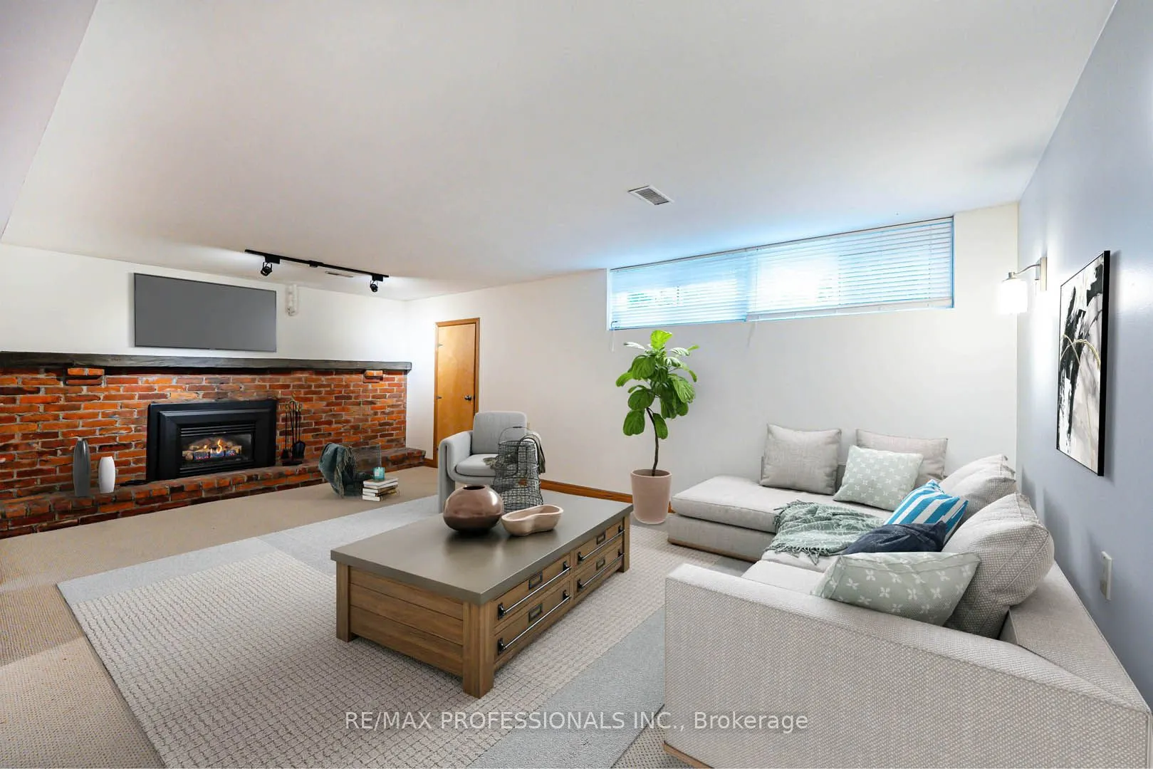 1784 Sandgate Crescent
