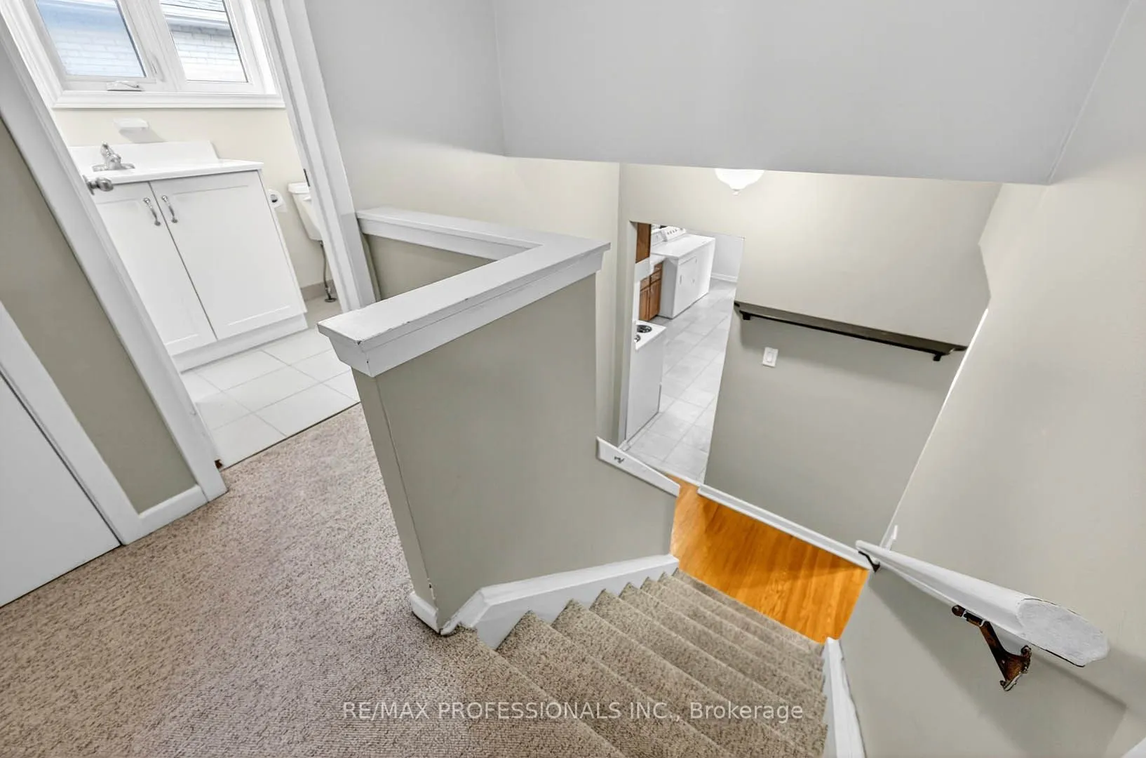 1784 Sandgate Crescent