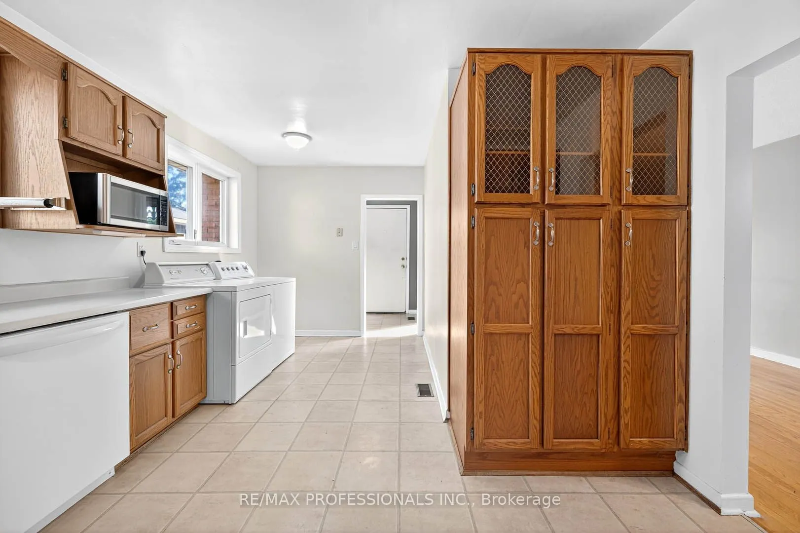 1784 Sandgate Crescent