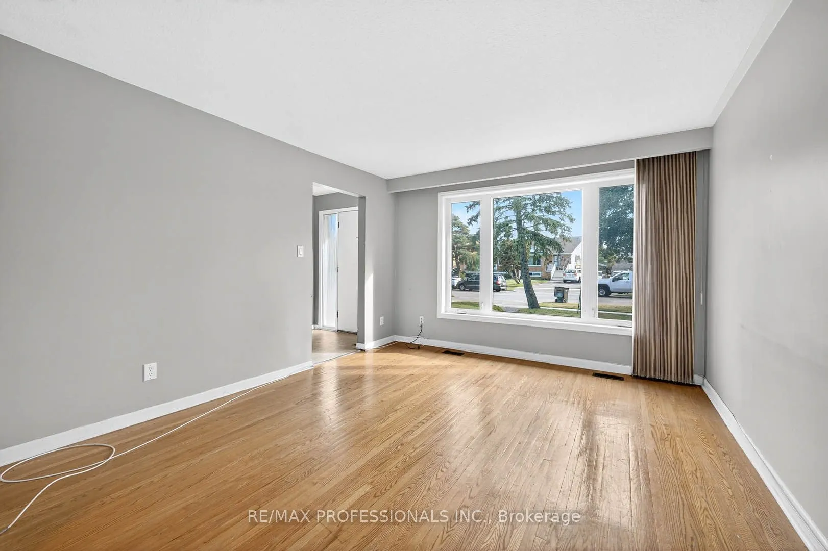 1784 Sandgate Crescent