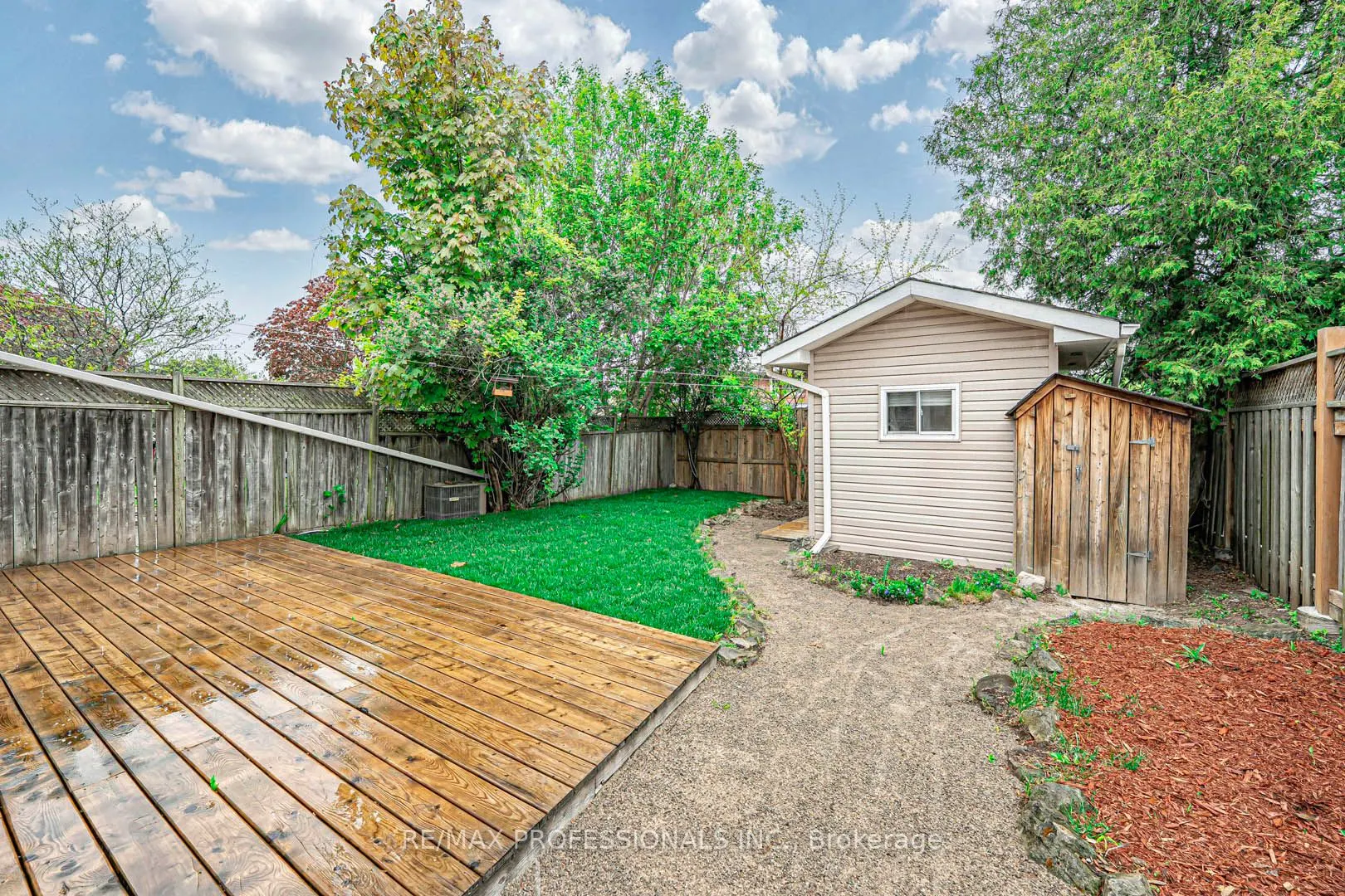 1784 Sandgate Crescent