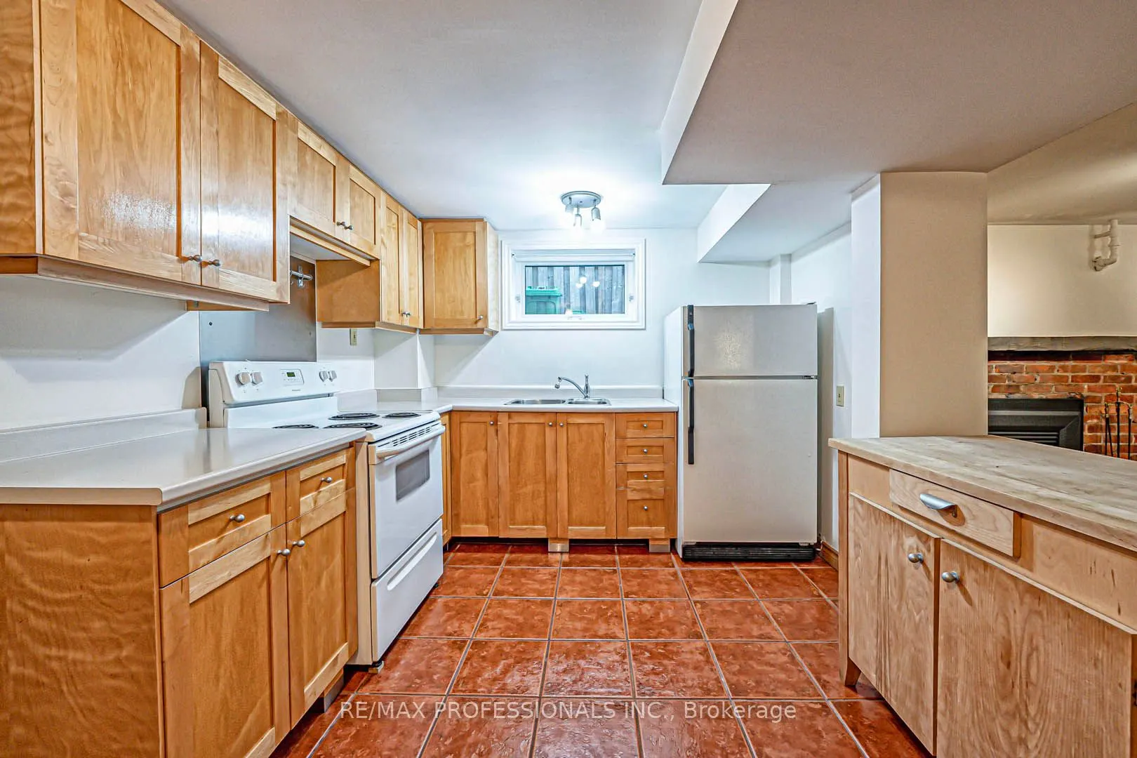 1784 Sandgate Crescent