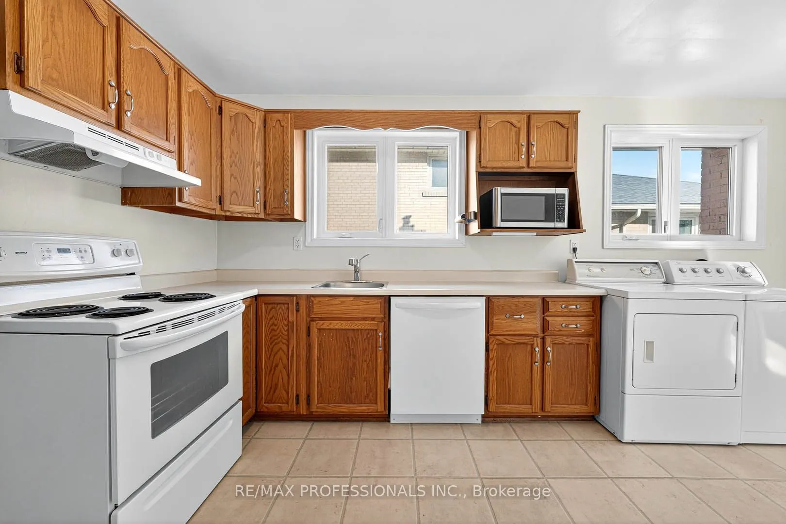 1784 Sandgate Crescent