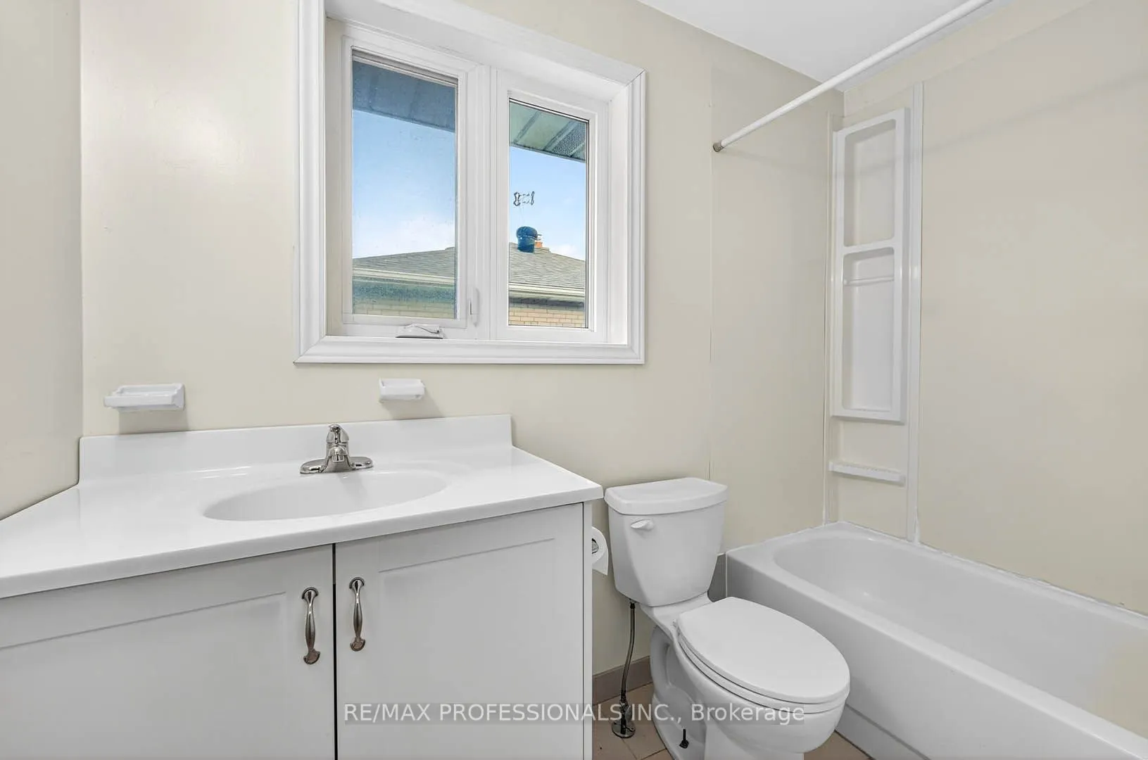 1784 Sandgate Crescent