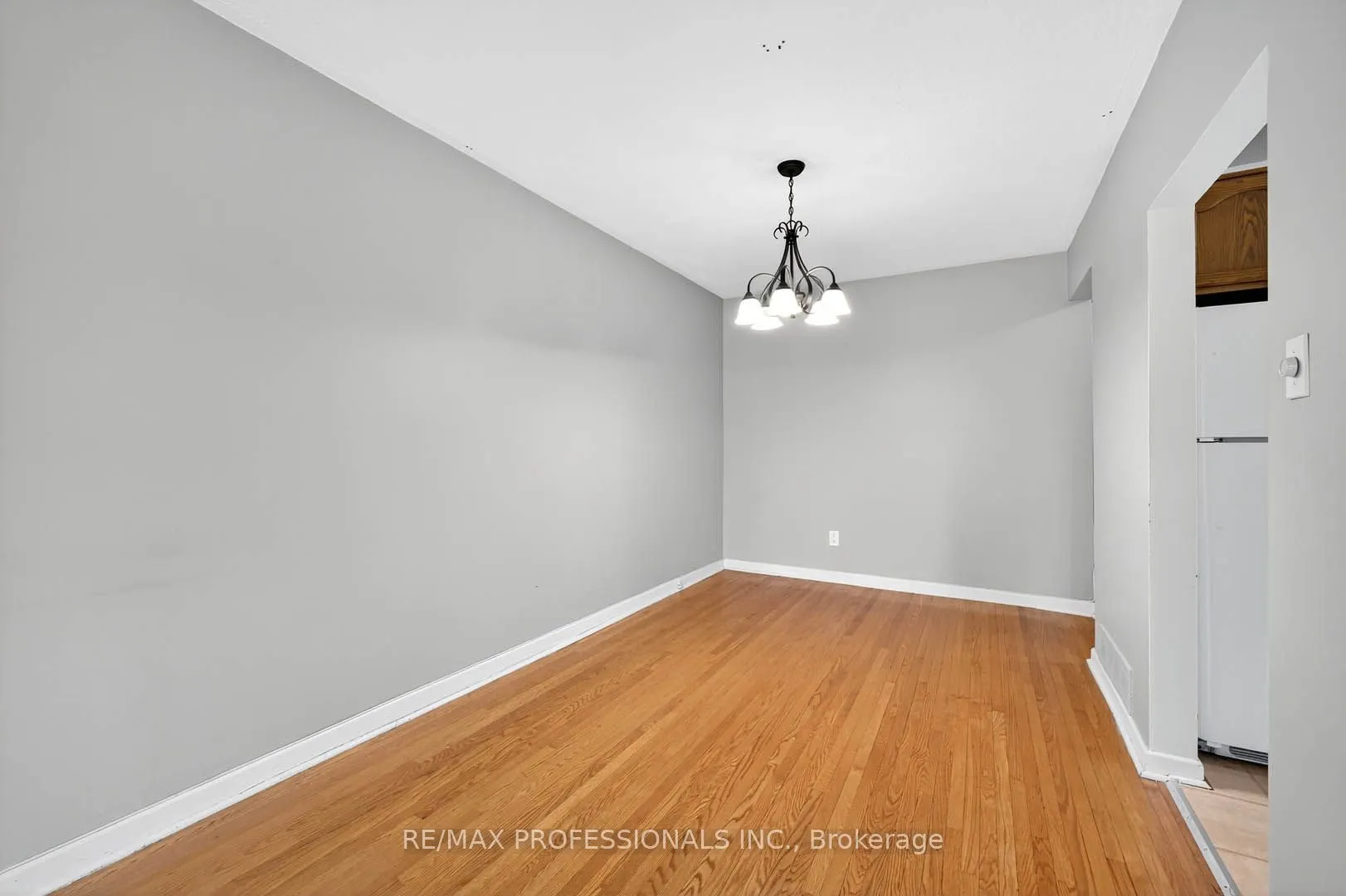 1784 Sandgate Crescent