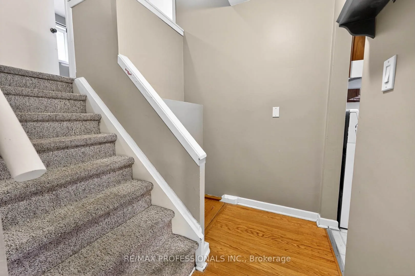 1784 Sandgate Crescent