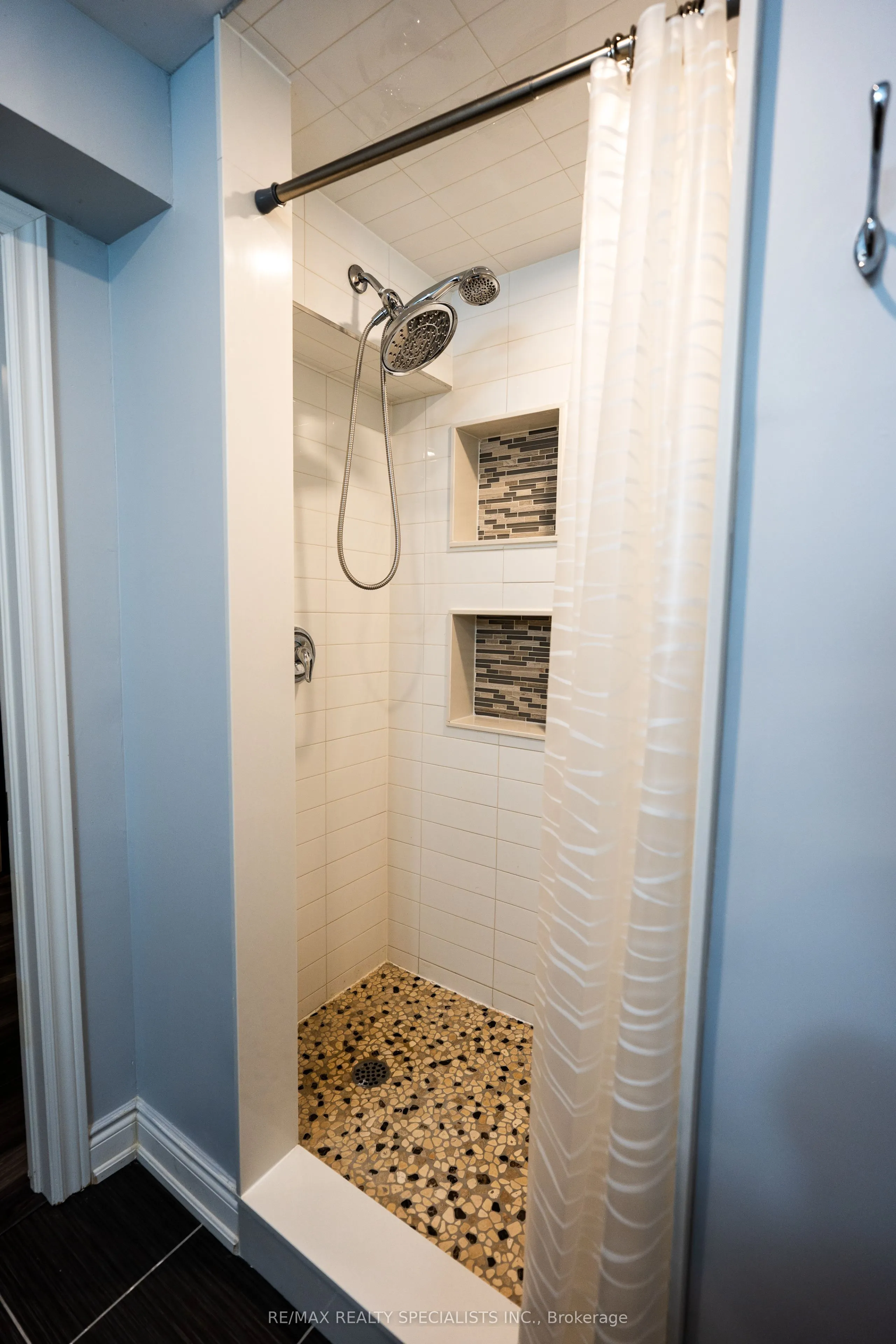 3455 Cherrington Crescent