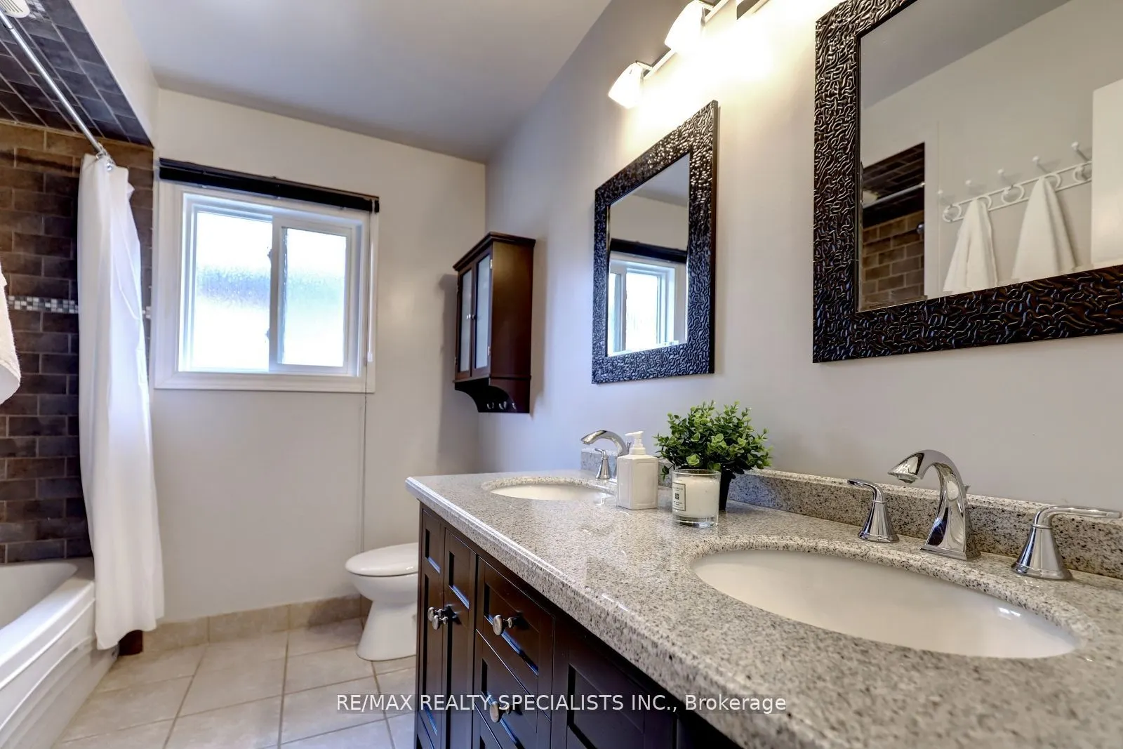 3455 Cherrington Crescent