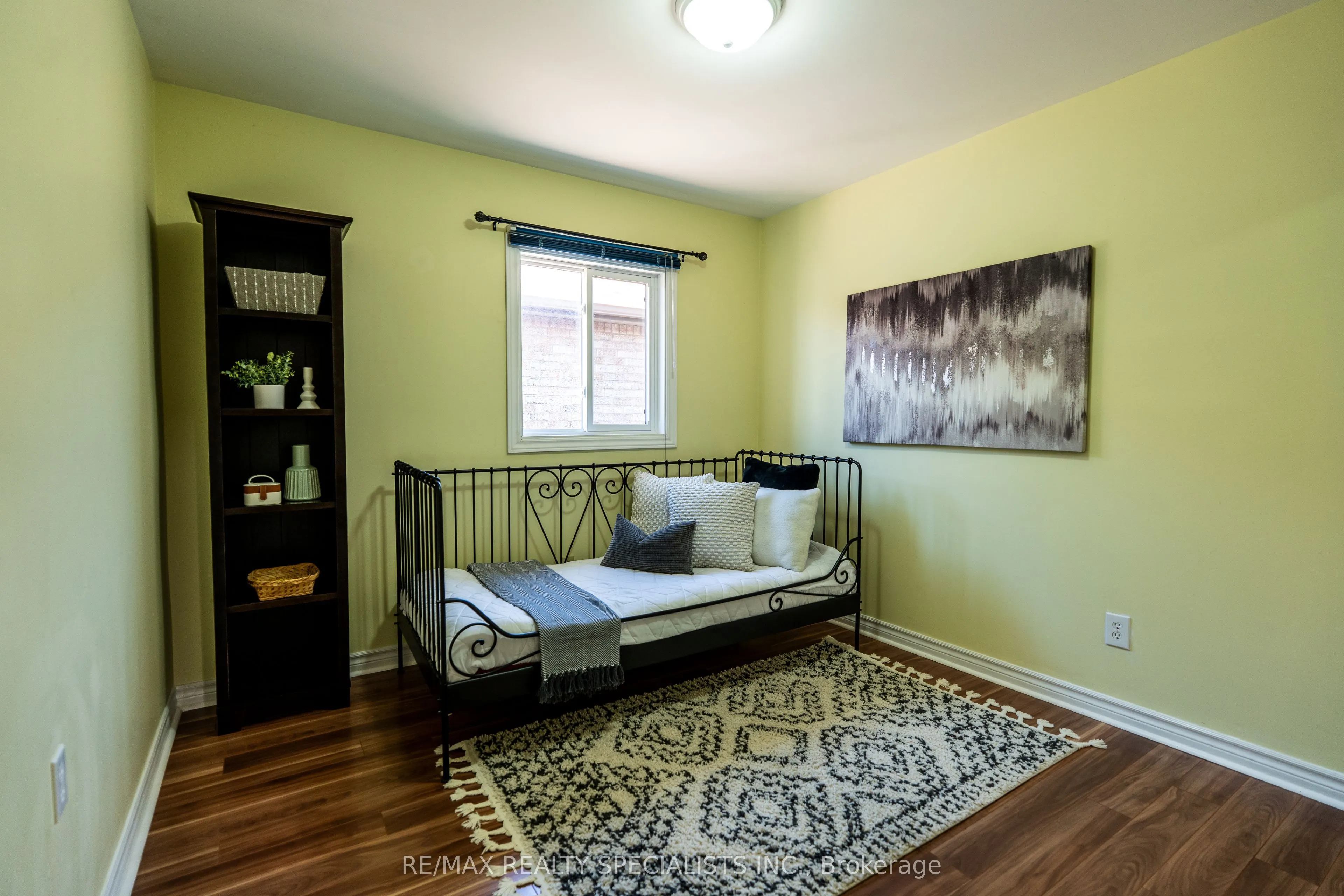3455 Cherrington Crescent
