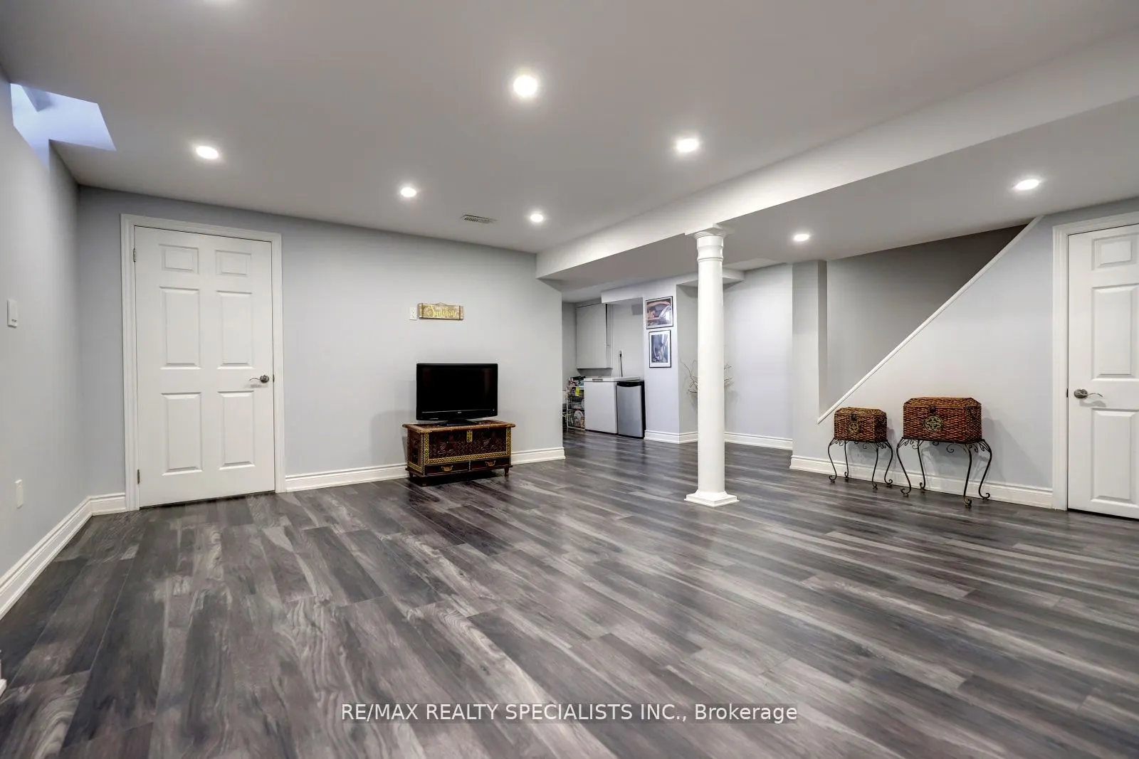 3455 Cherrington Crescent