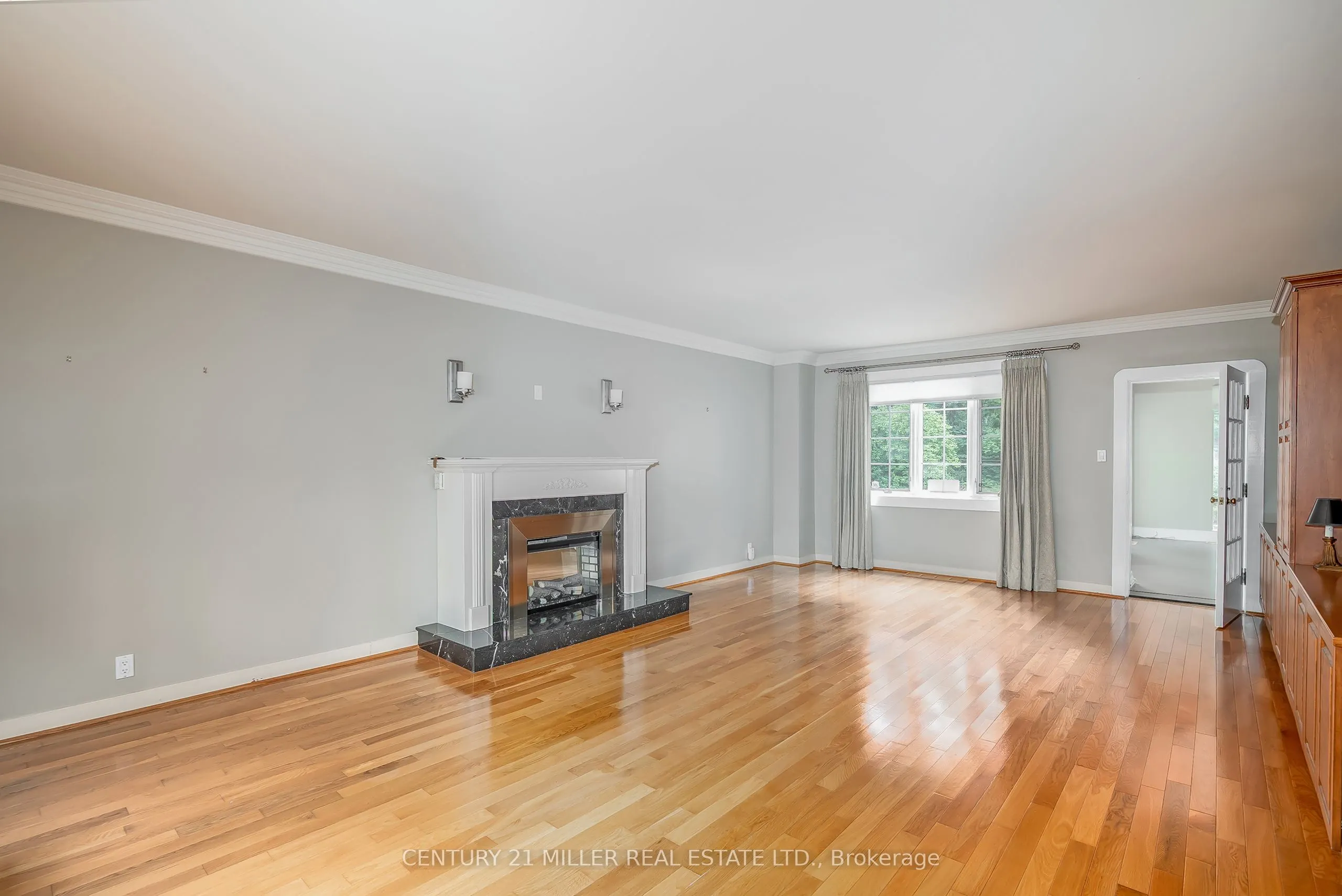 11 Colonial Crescent