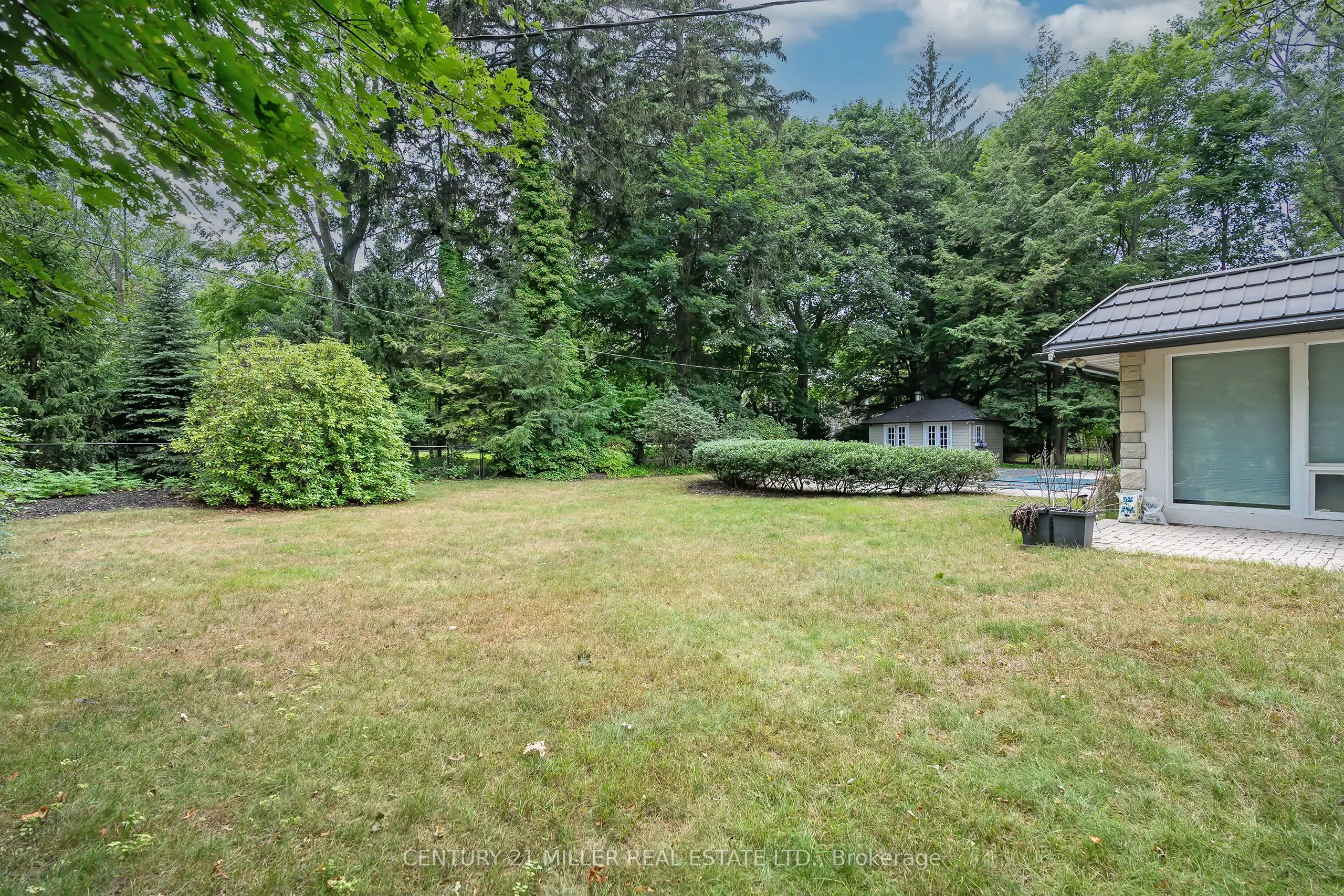 11 Colonial Crescent