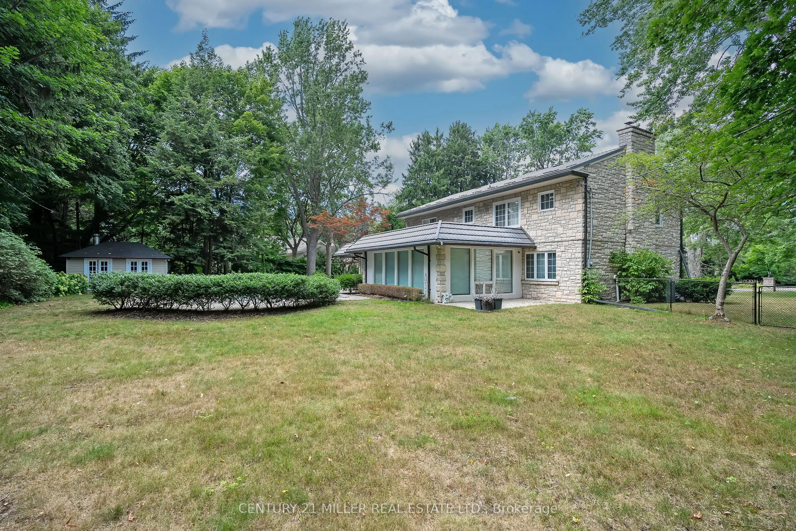 11 Colonial Crescent