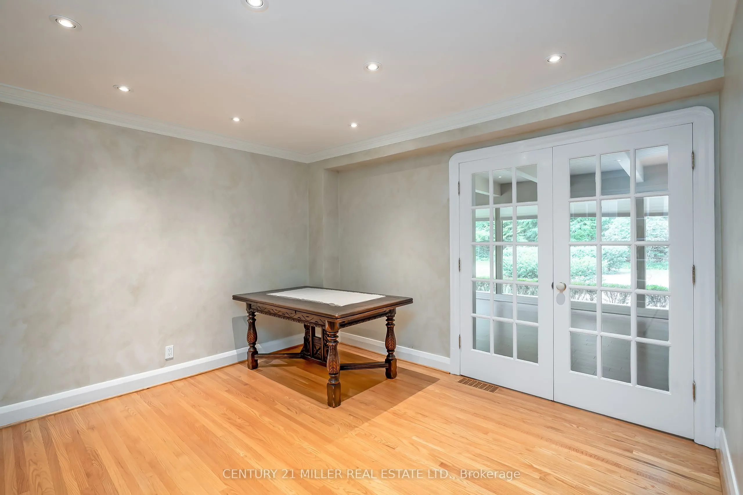 11 Colonial Crescent