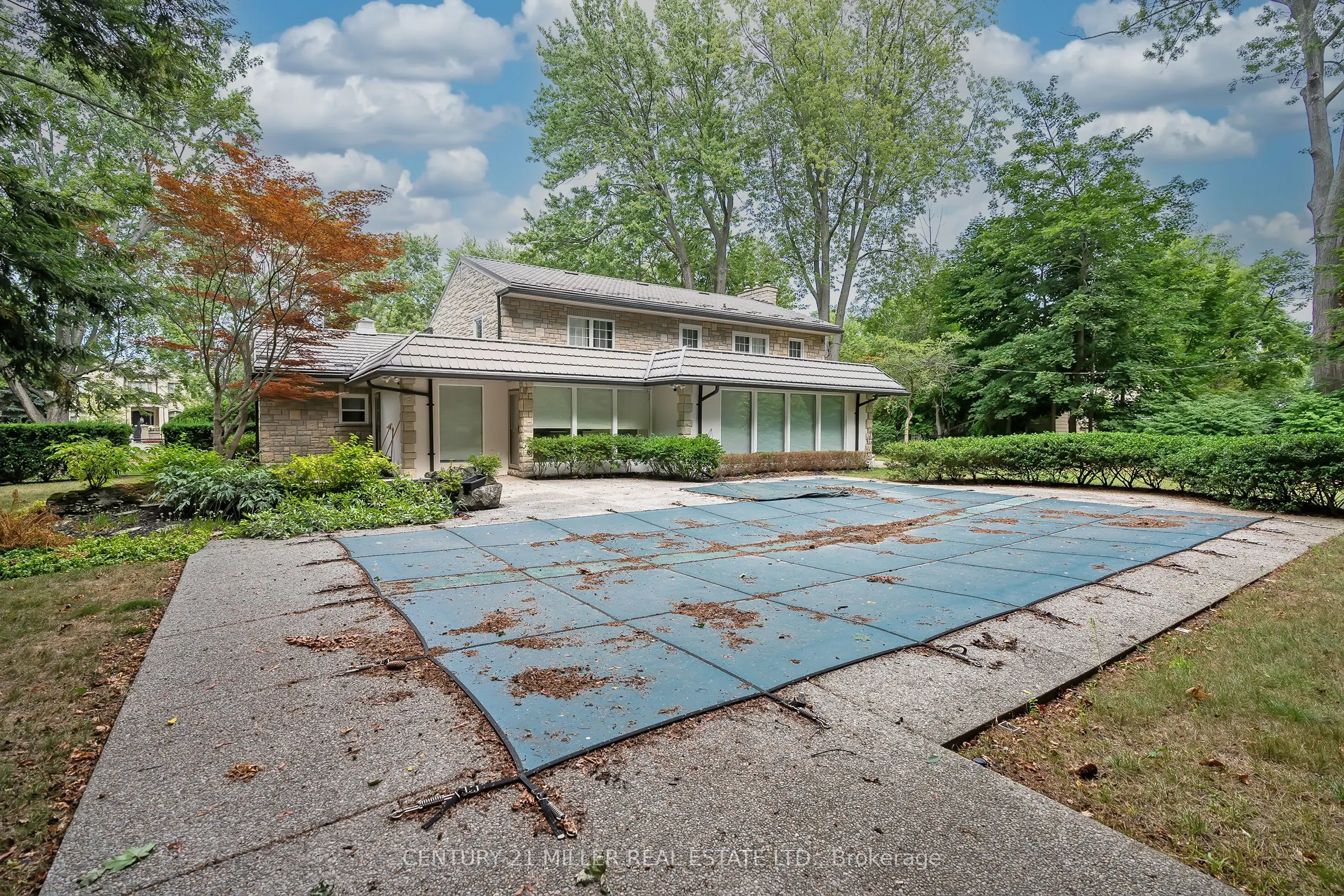 11 Colonial Crescent