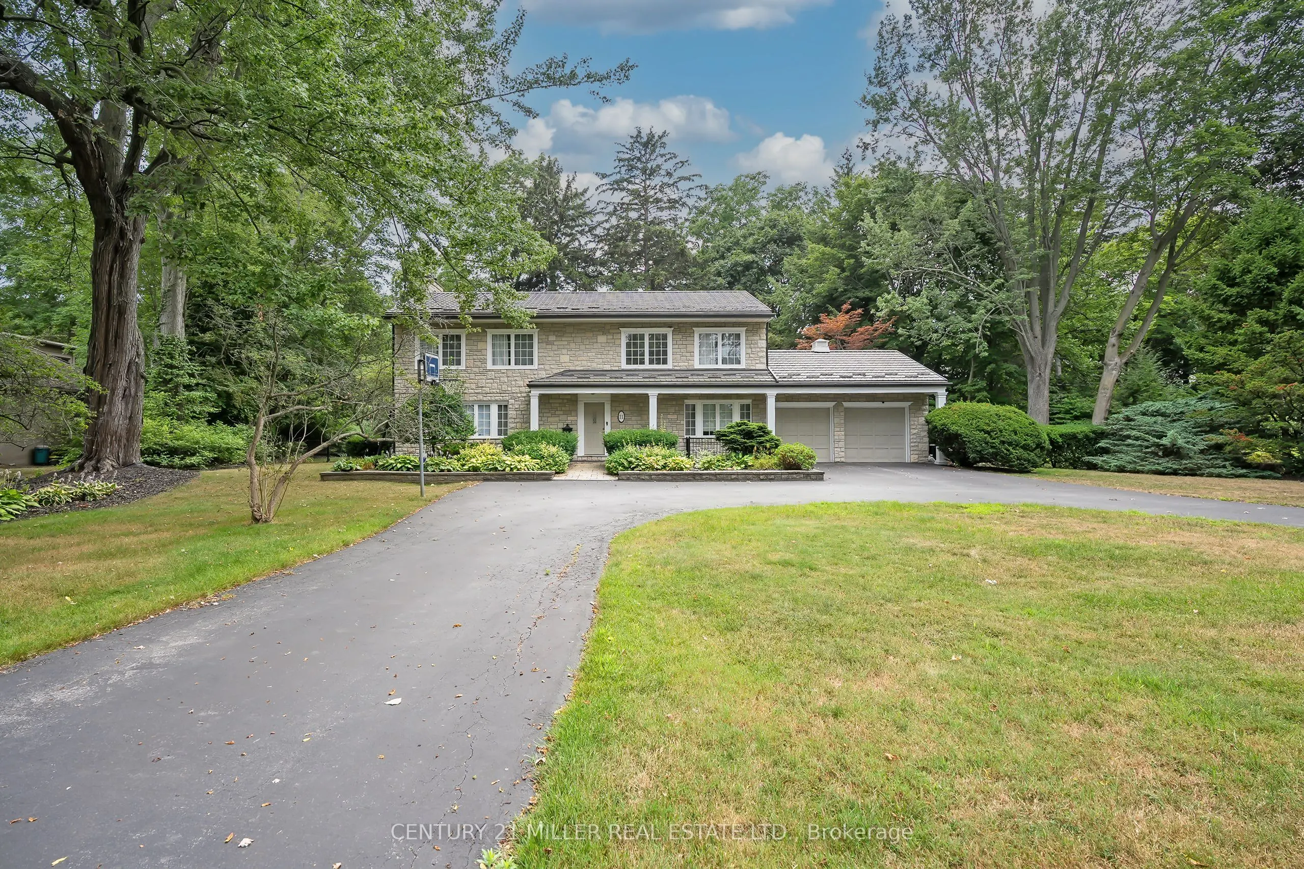 11 Colonial Crescent
