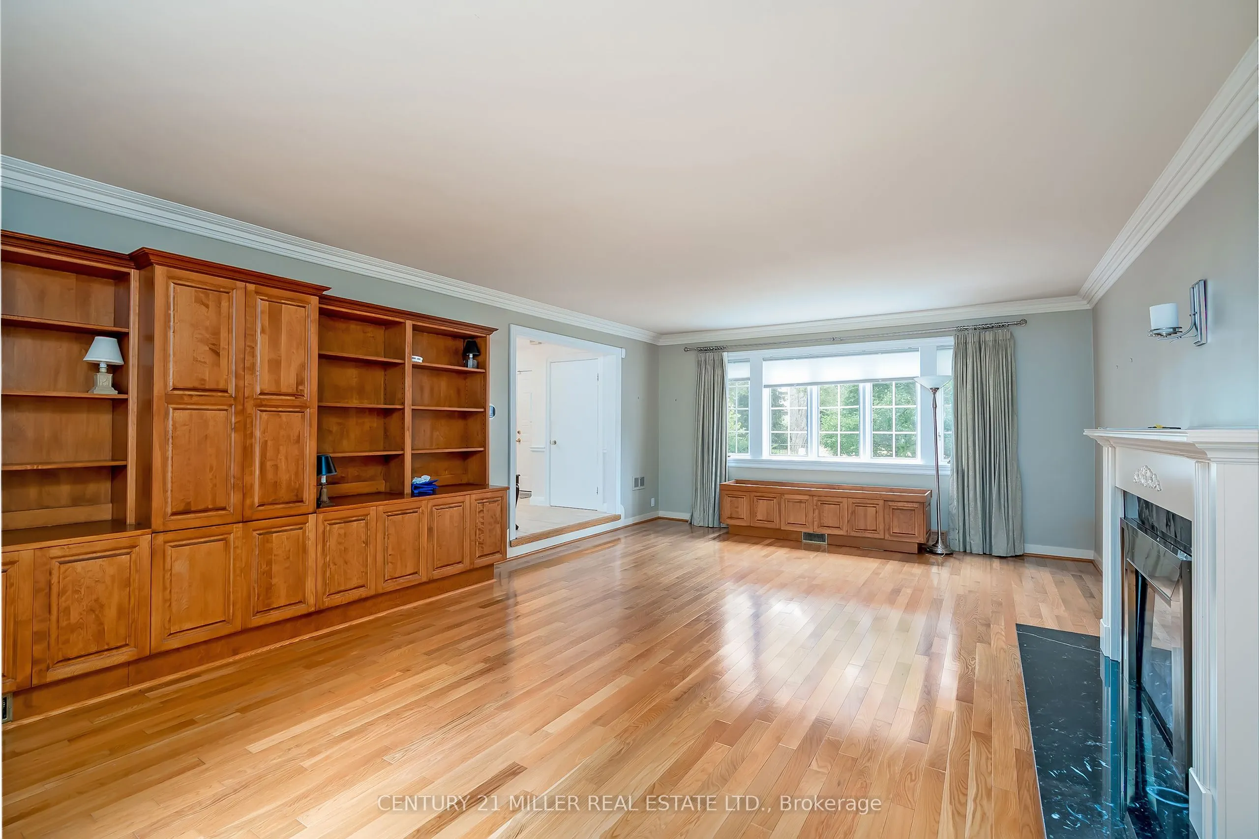 11 Colonial Crescent