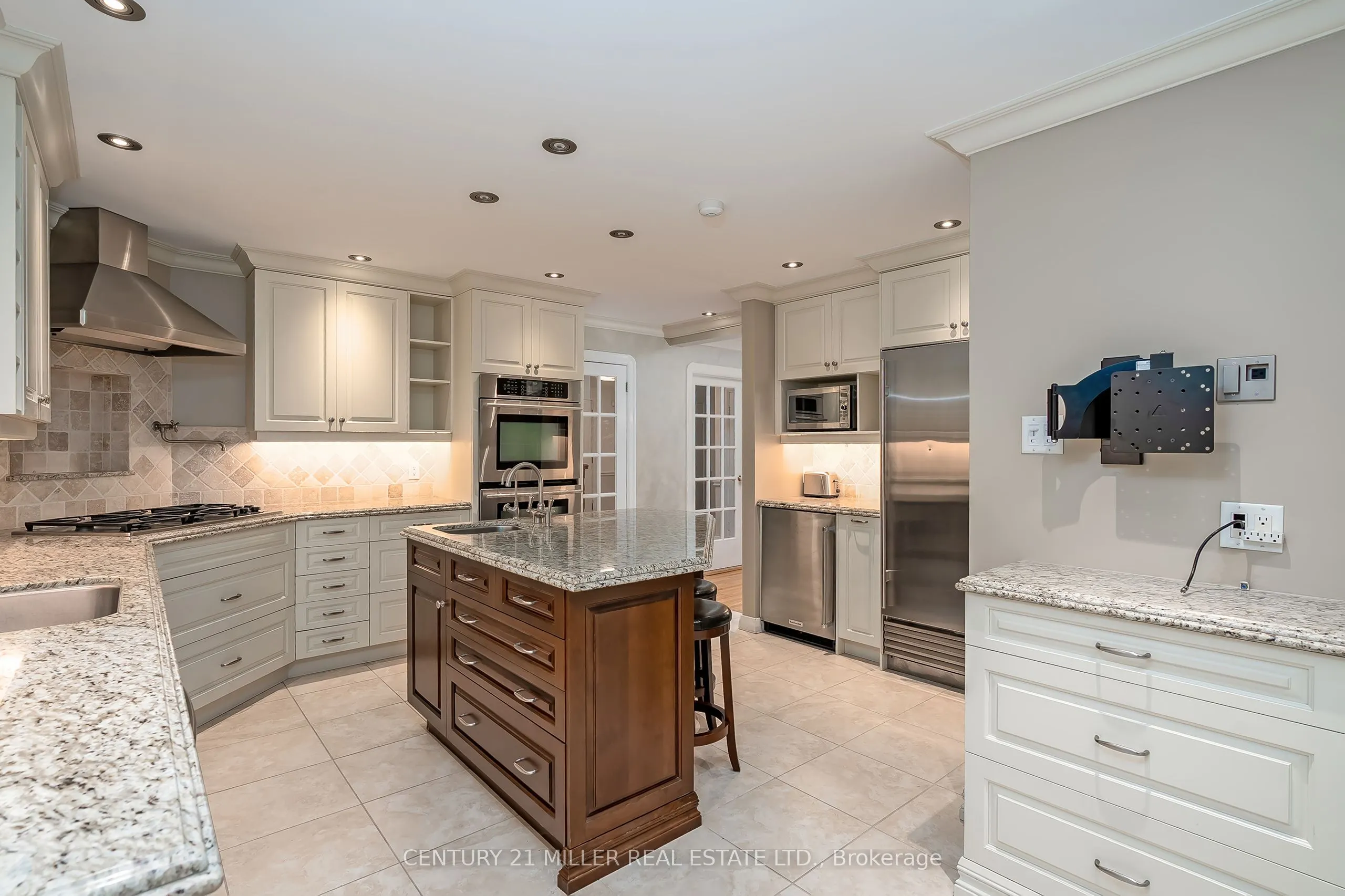 11 Colonial Crescent