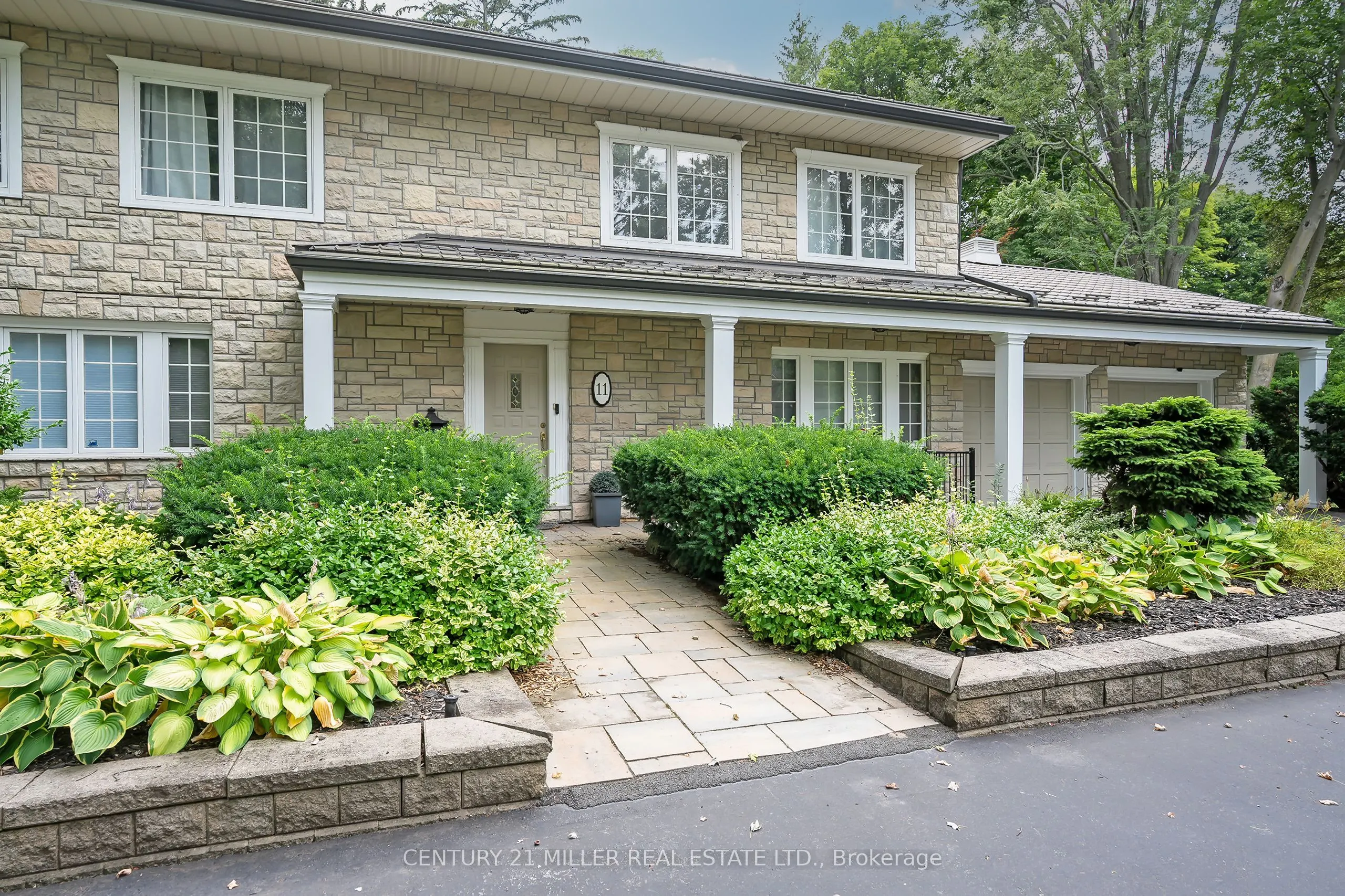 11 Colonial Crescent
