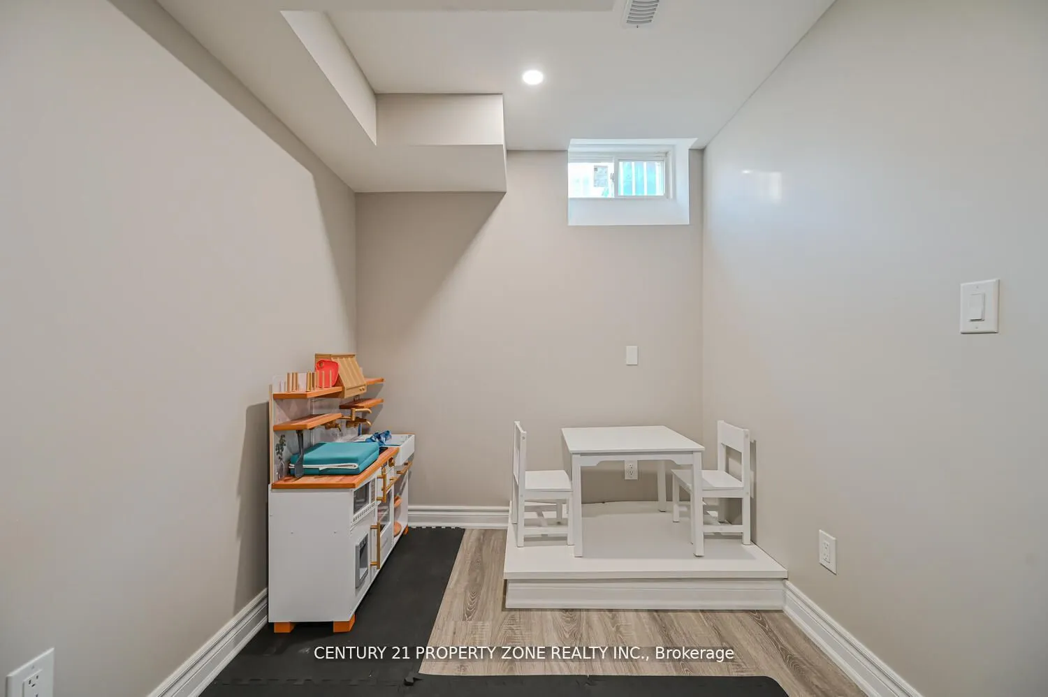 1544 Leger Way