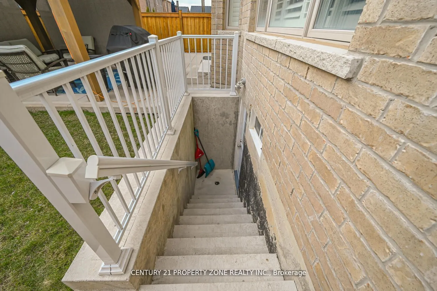 1544 Leger Way
