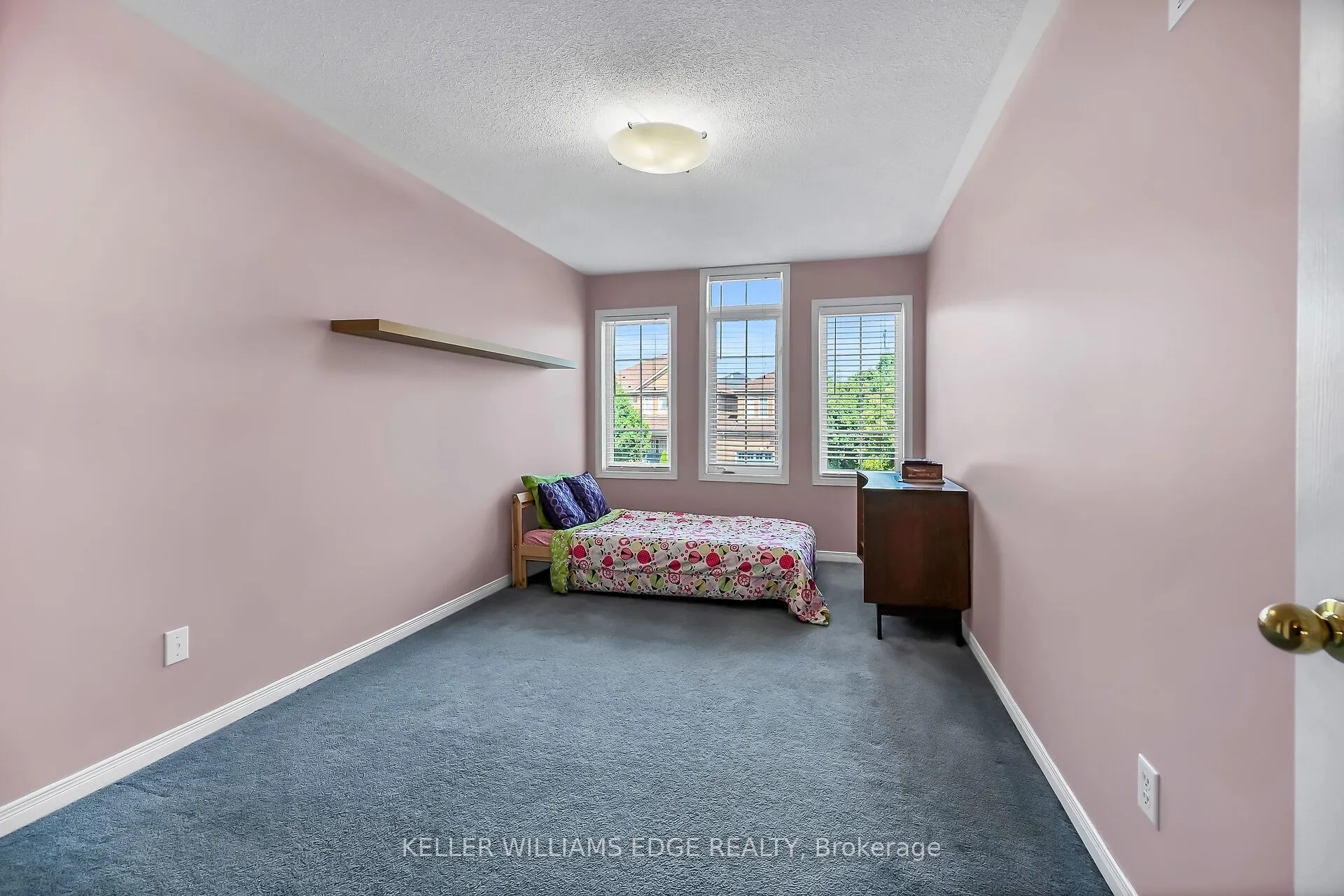 5648 Evelyn Lane
