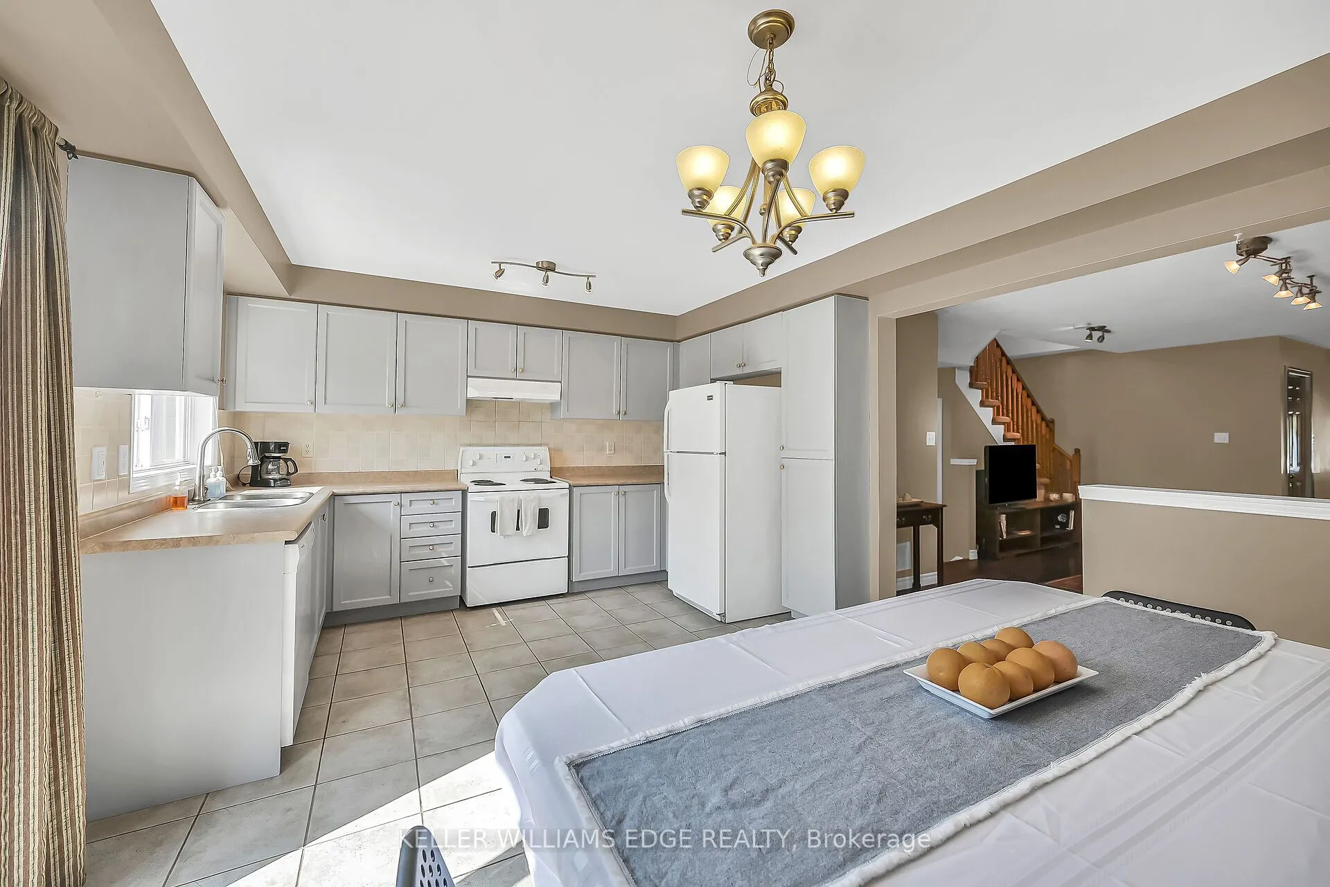5648 Evelyn Lane