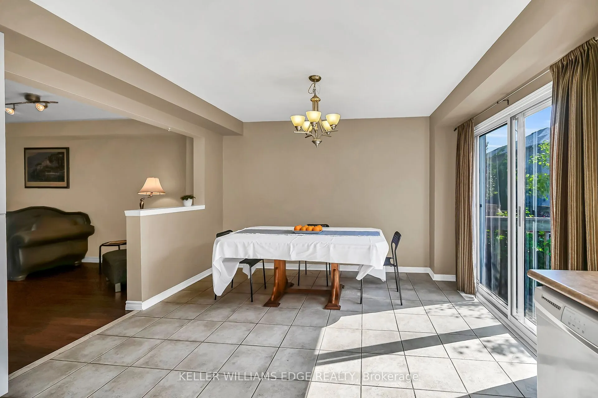5648 Evelyn Lane
