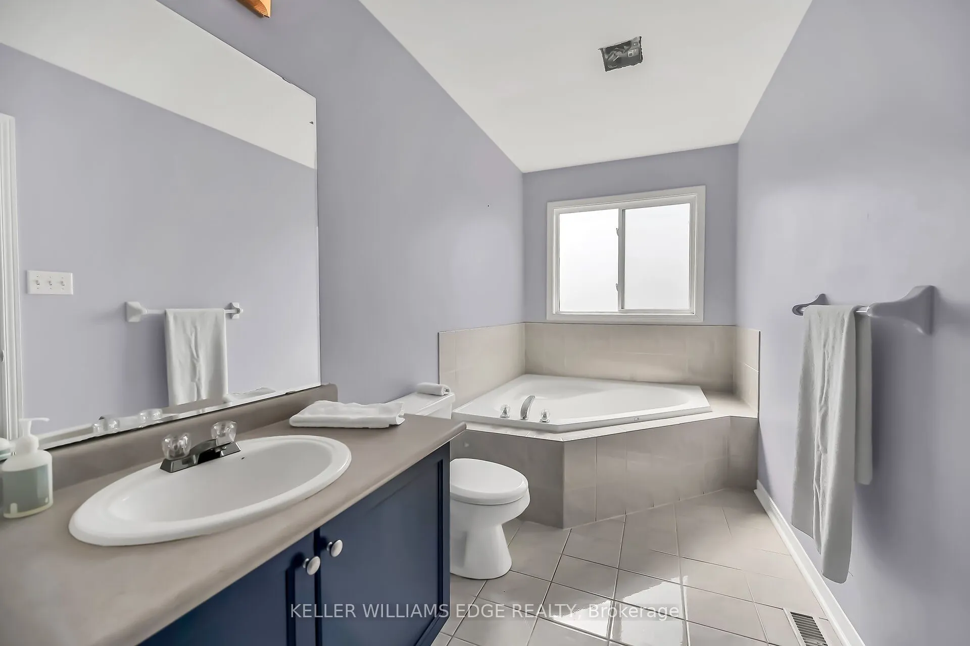 5648 Evelyn Lane