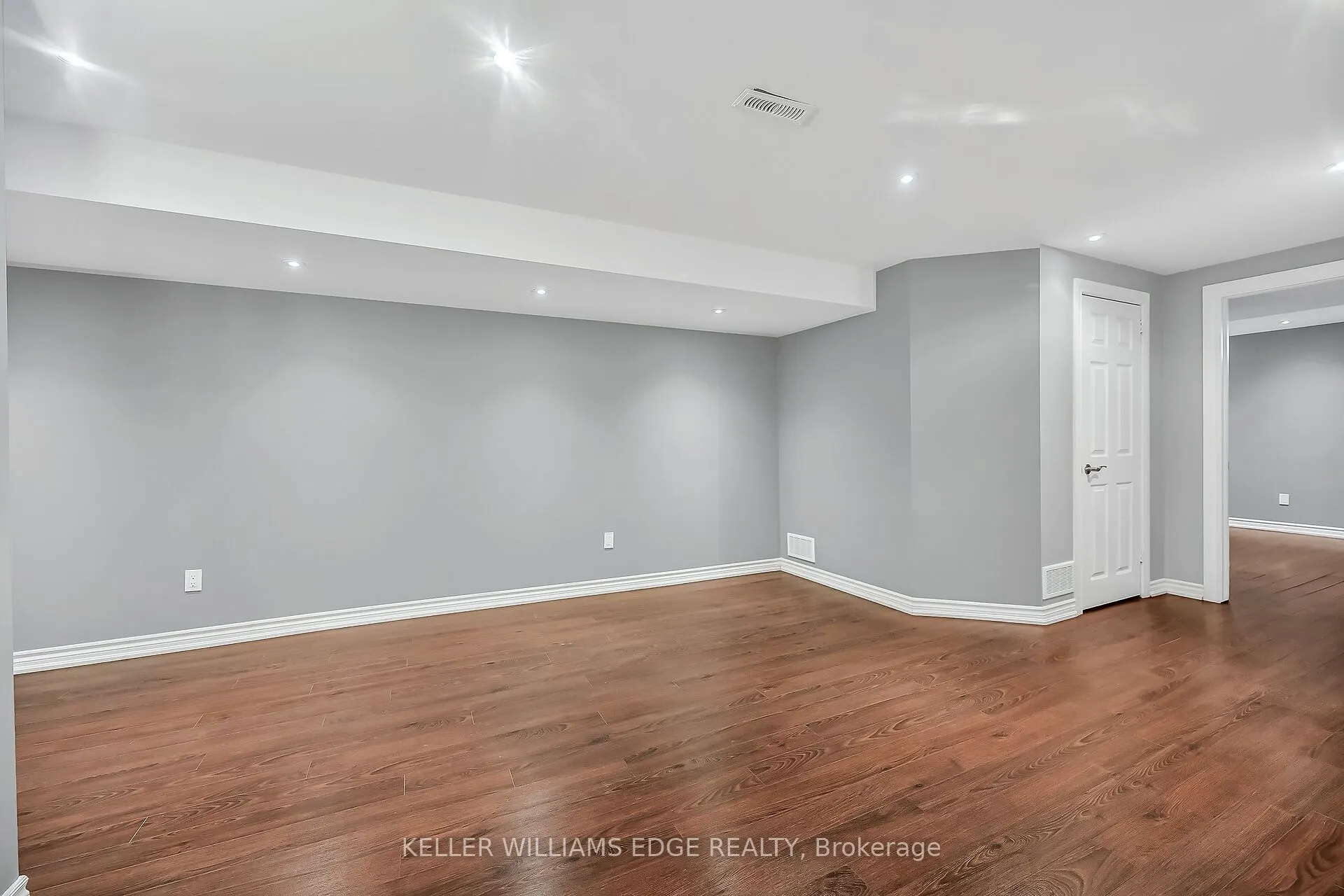 5648 Evelyn Lane