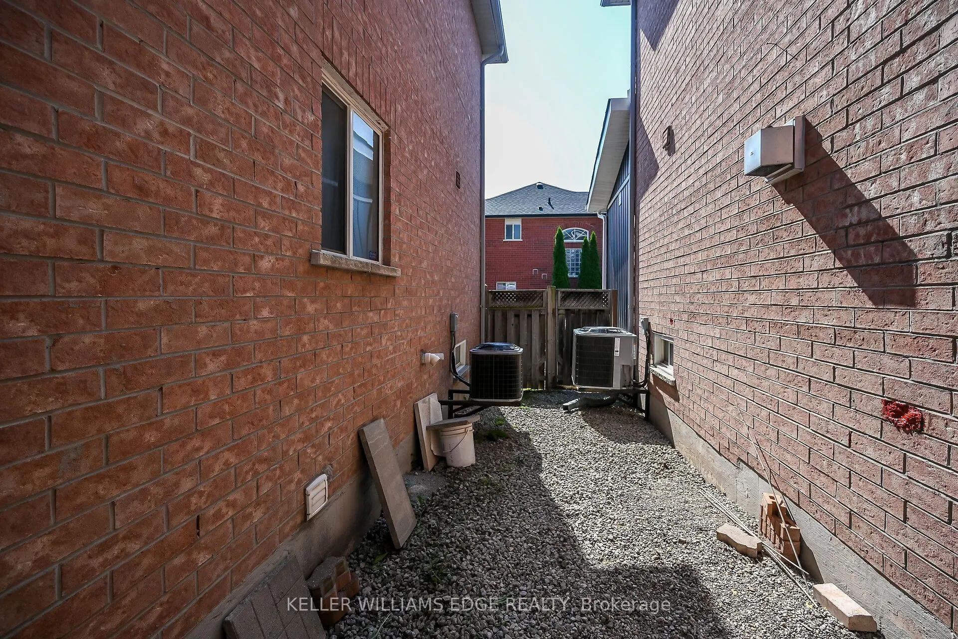 5648 Evelyn Lane