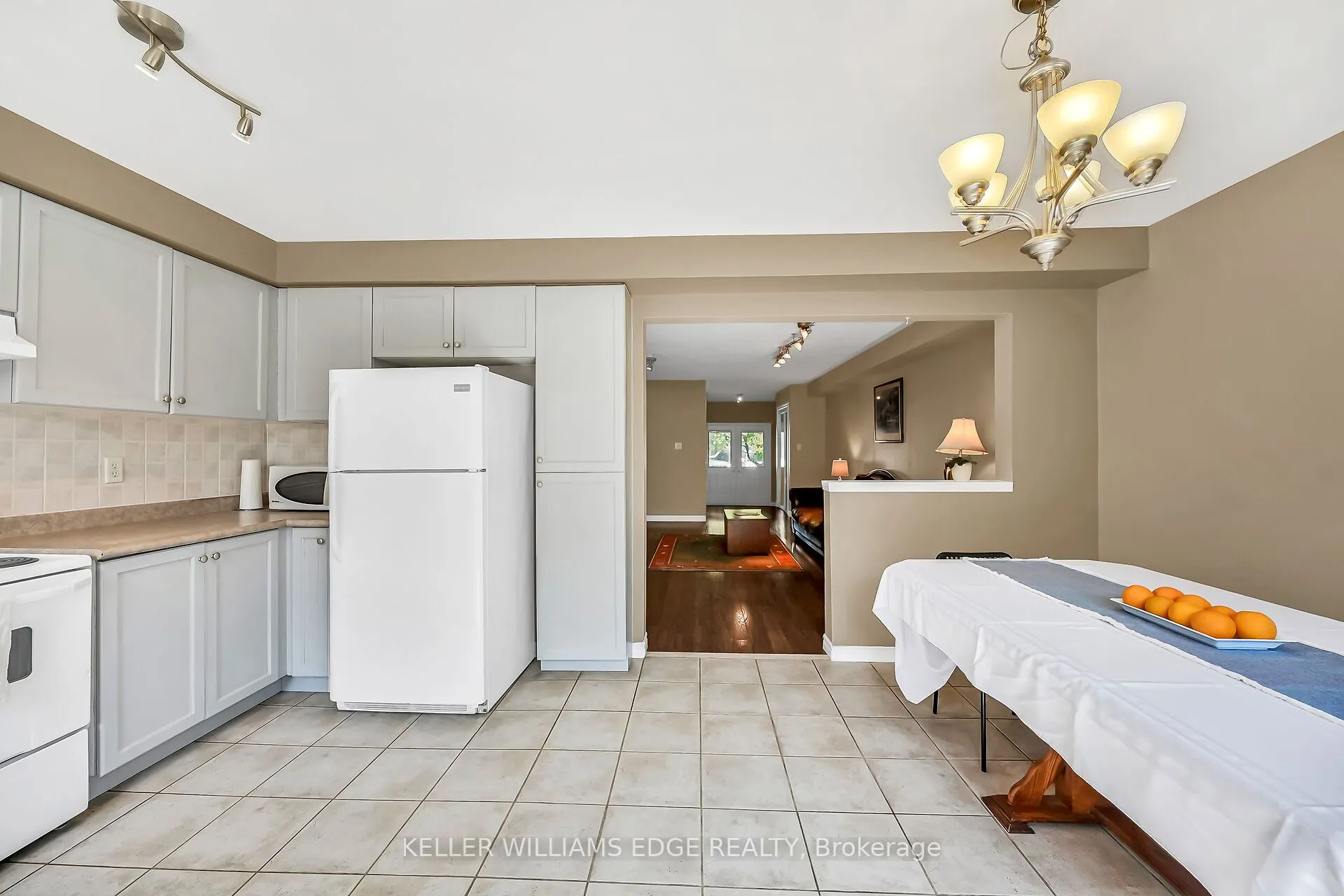 5648 Evelyn Lane