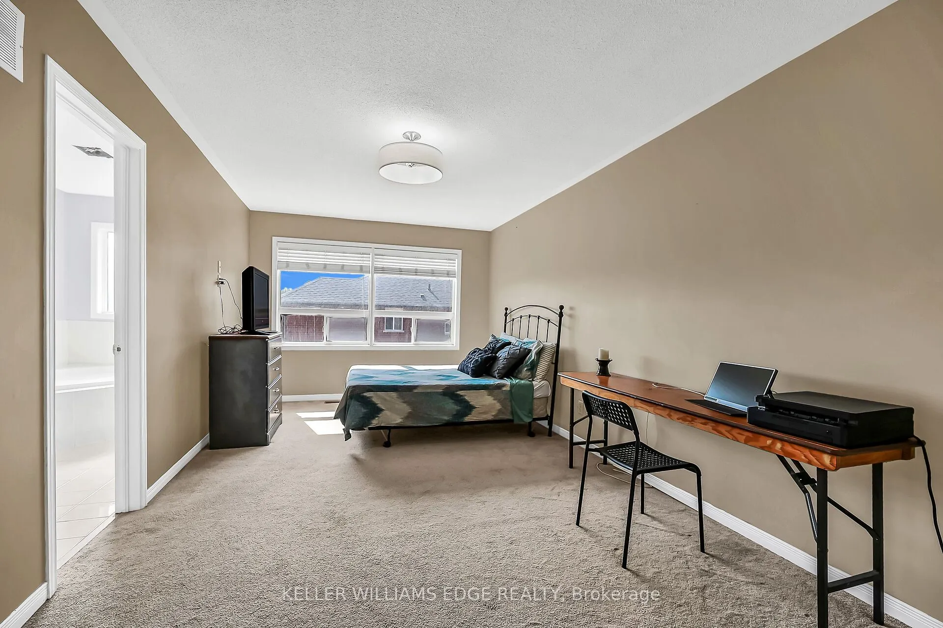 5648 Evelyn Lane