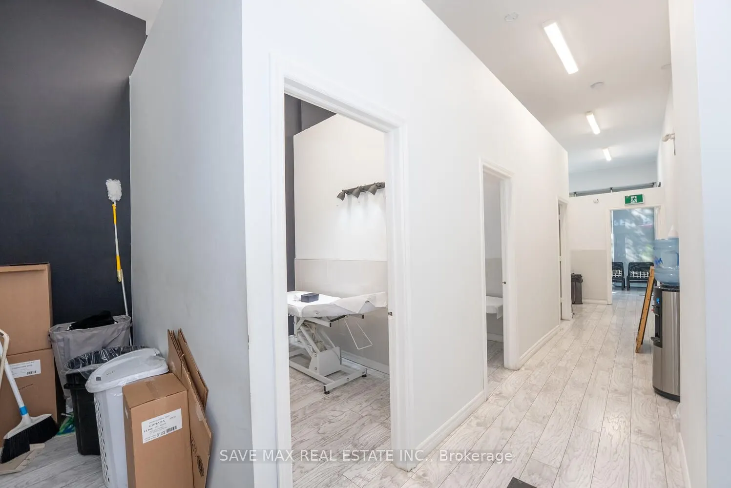910 Bloor Street W